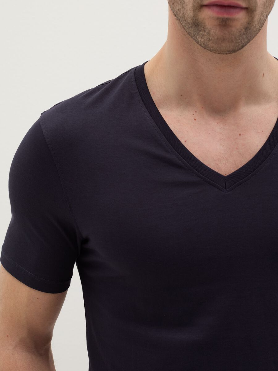 Two-pack Supima cotton undershirts with V neck_3