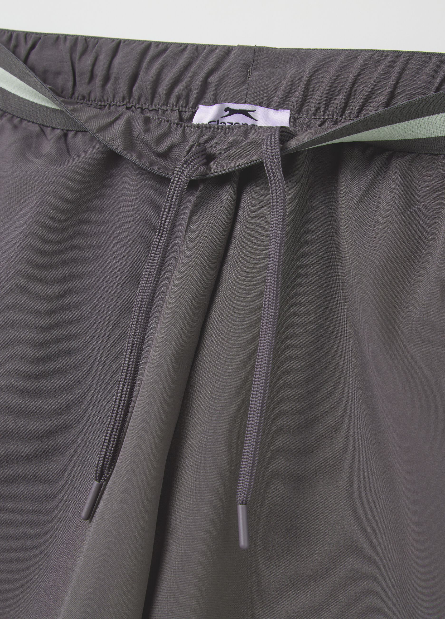 Bermuda in tessuto tecnico SLAZENGER