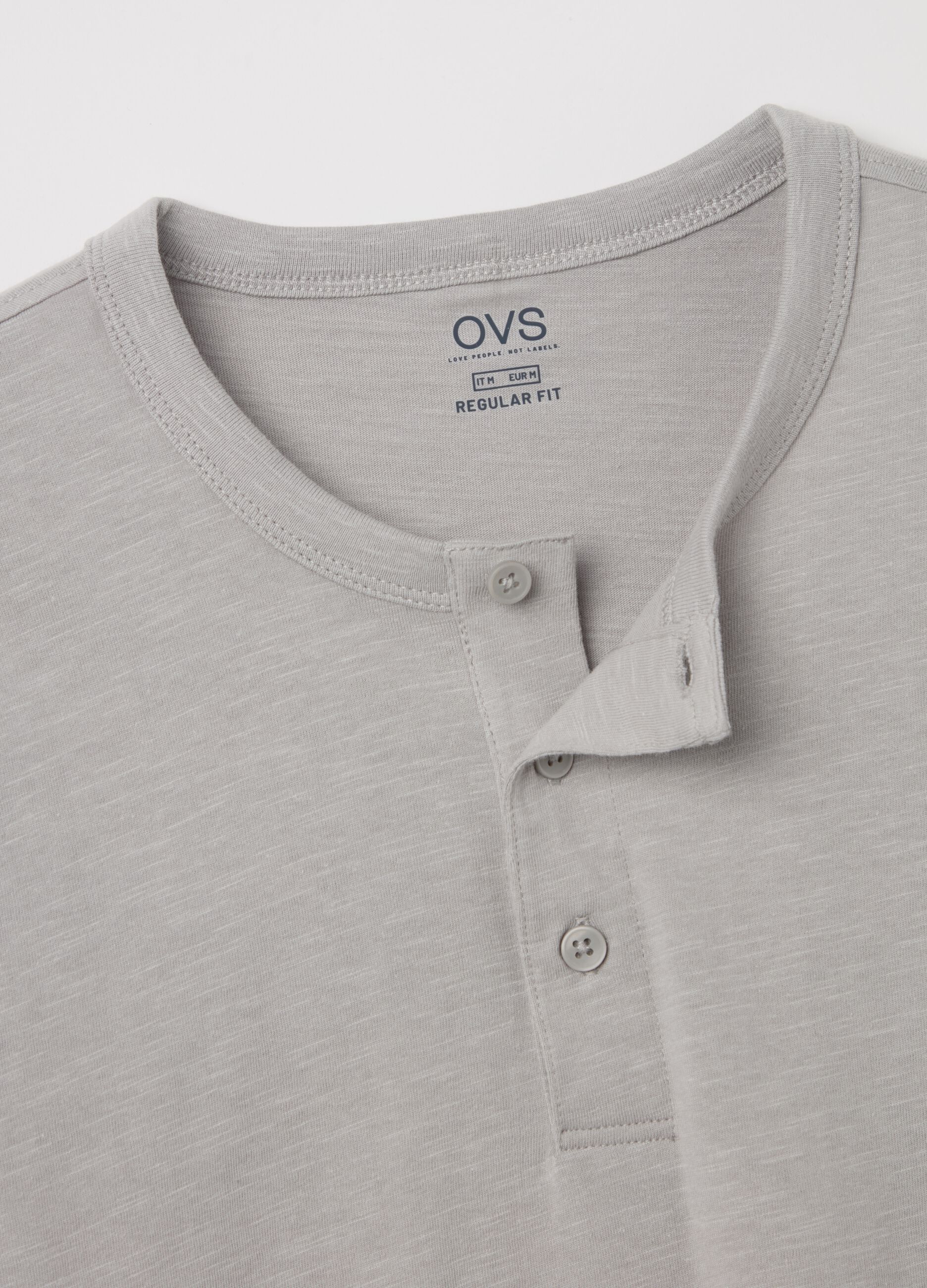 T-shirt in cotone scollo serafino