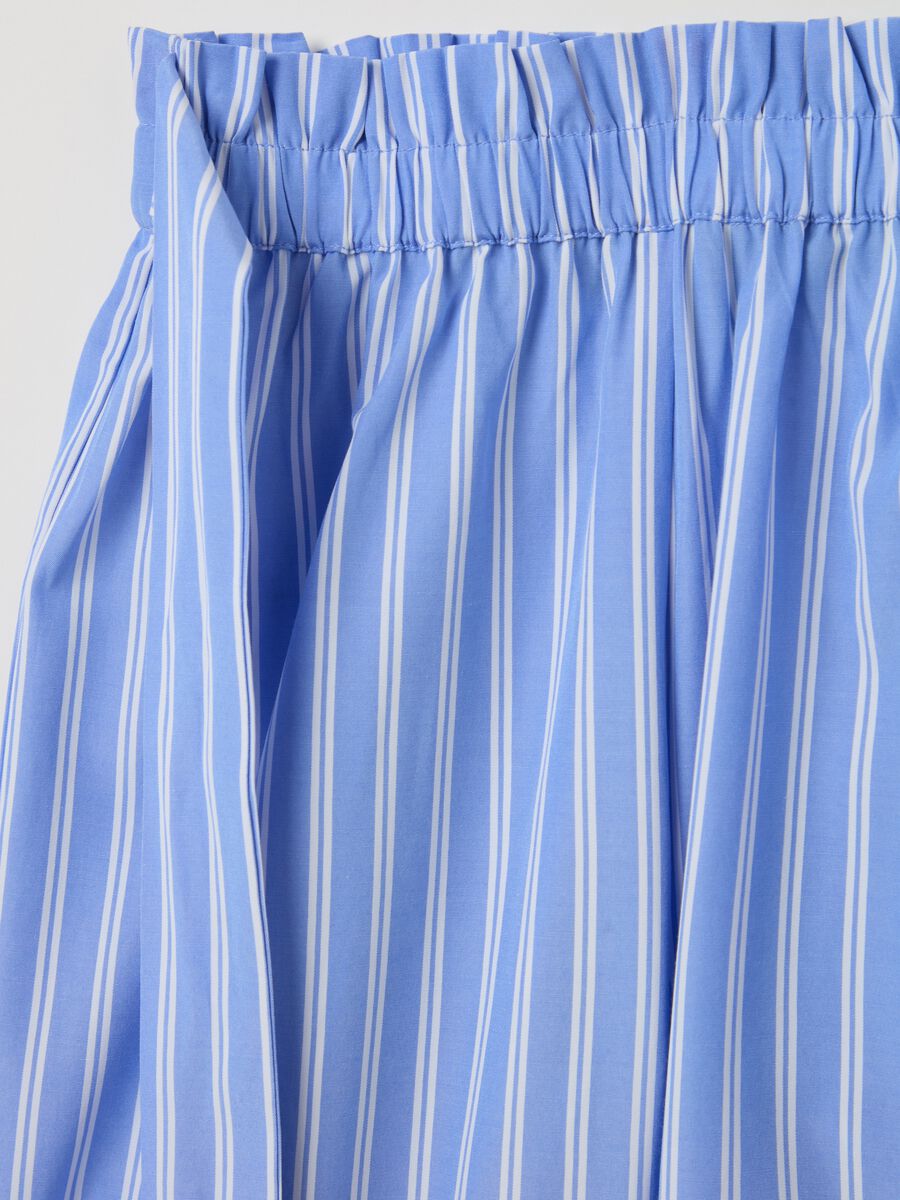 Culotte trousers with white and light blue stripes and flowers_2