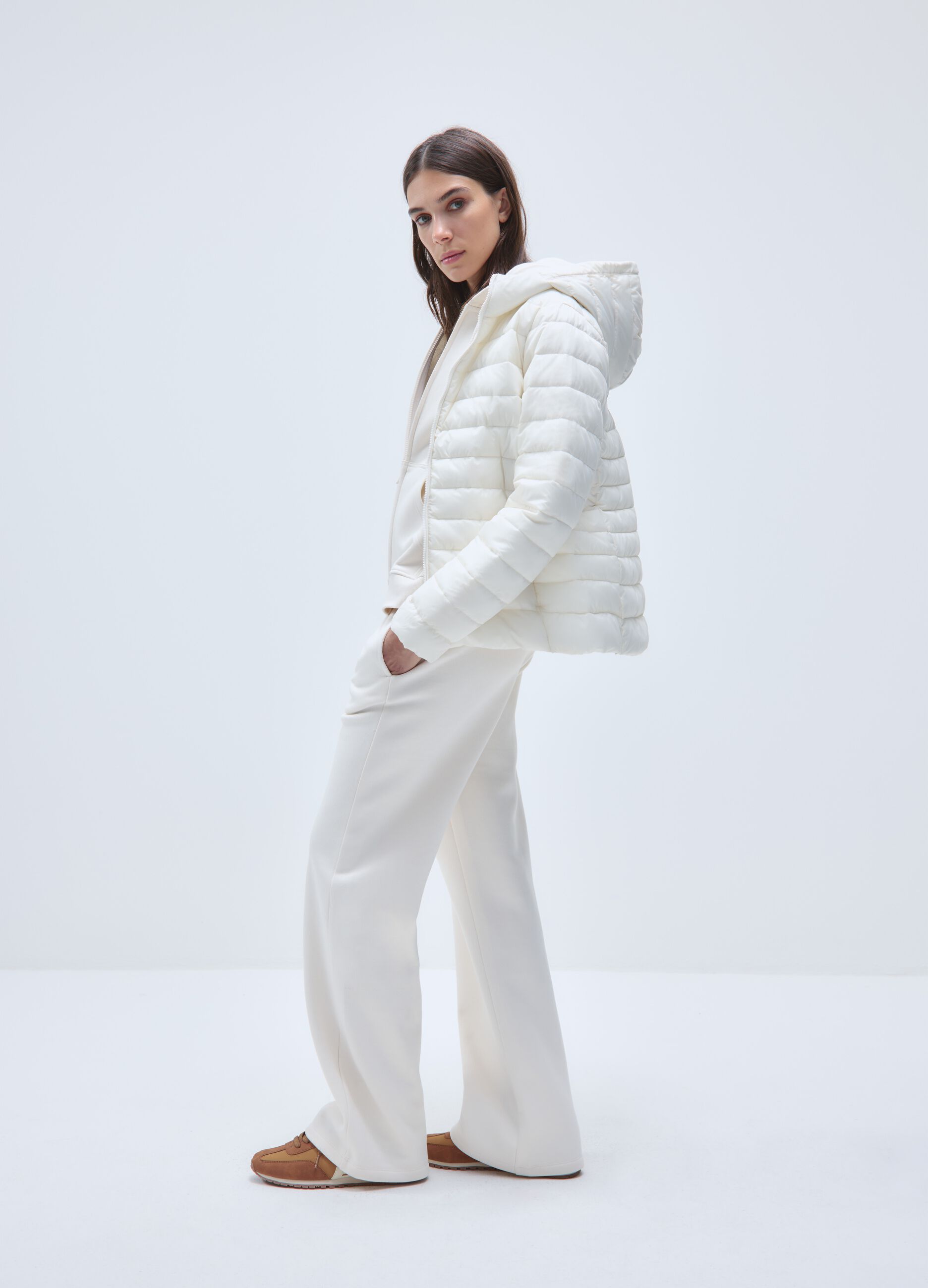 Giacca imbottita in bianco regular fit con cappuccio