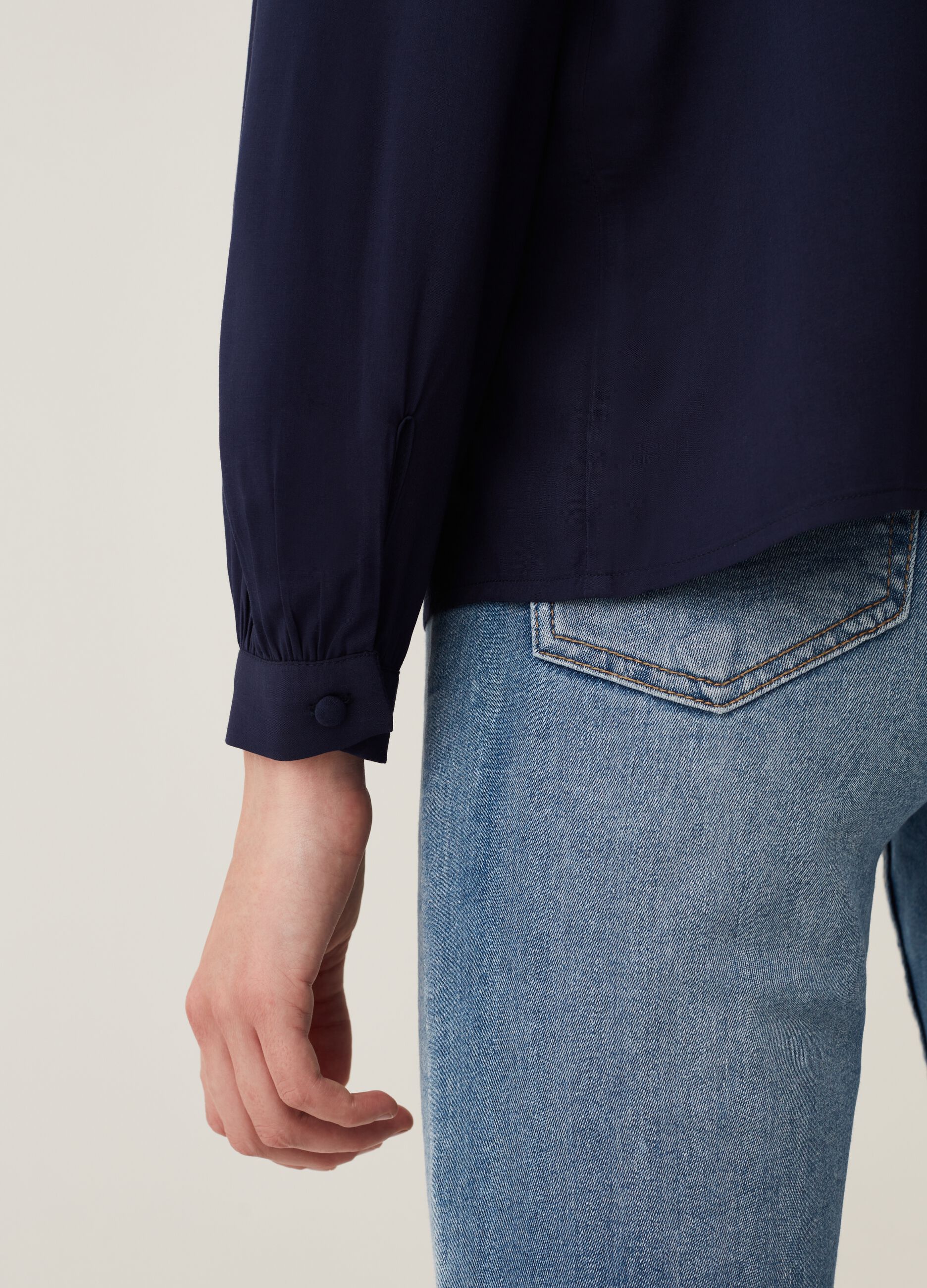 Blusa a maniche lunghe in viscosa_3