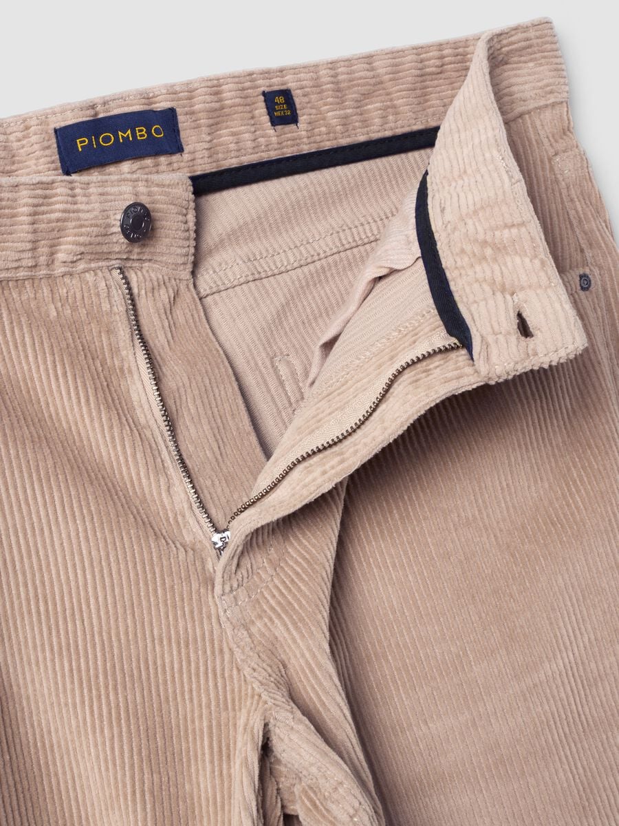 Pantaloni beige in cotone elasticizzato a coste regular fit_5