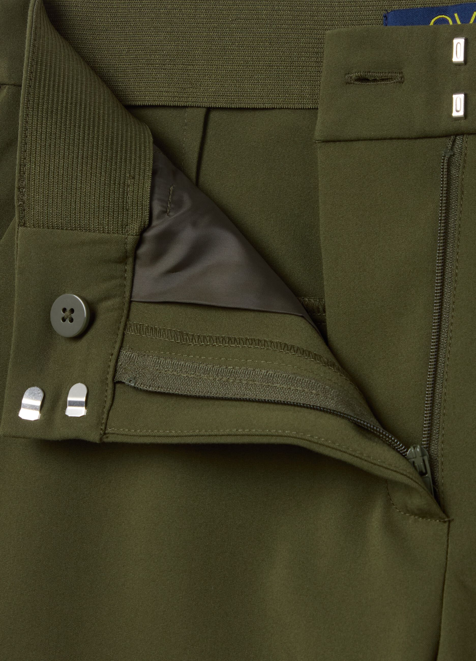 Pantaloni chino con tasche 