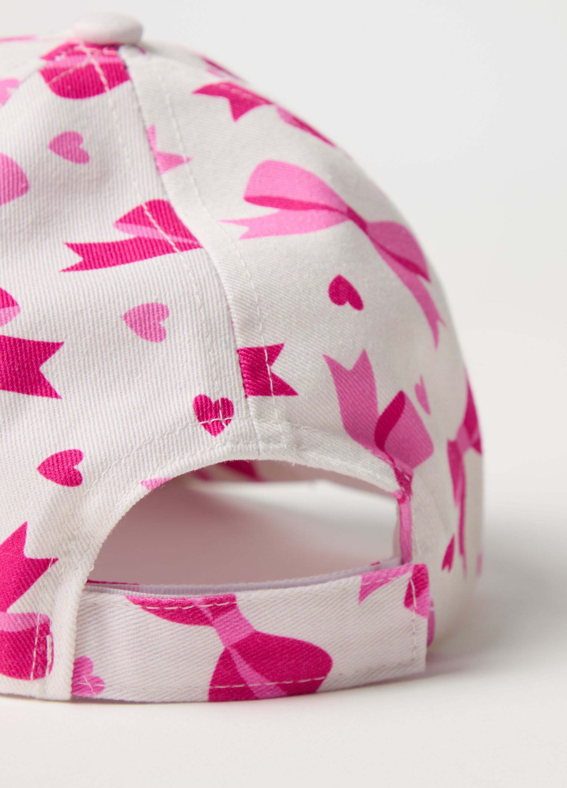 Basketball cap with bows and hearts print