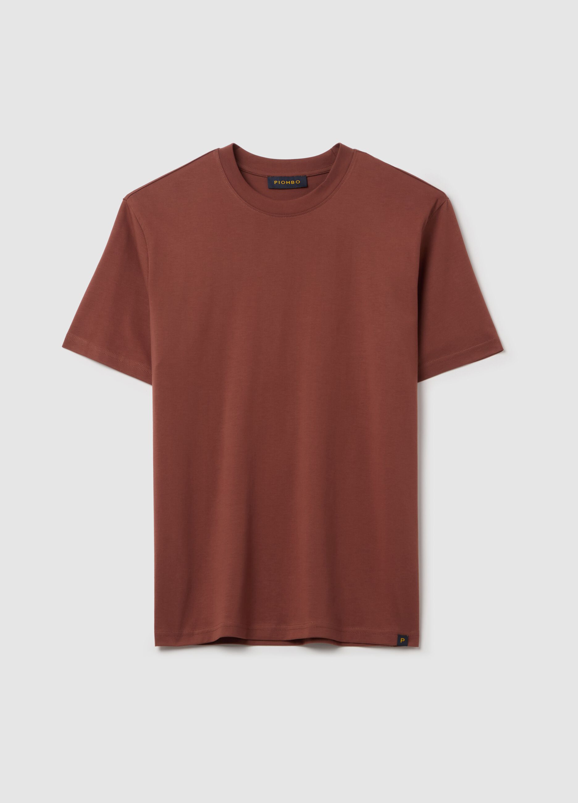 Plain cotton T-shirt with round neck.
