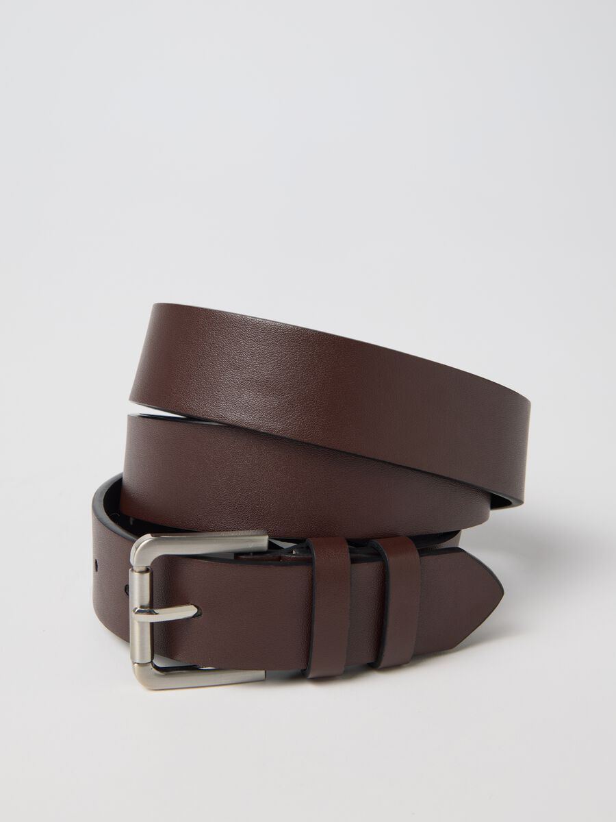 Brown belt with rounded metal buckle_2