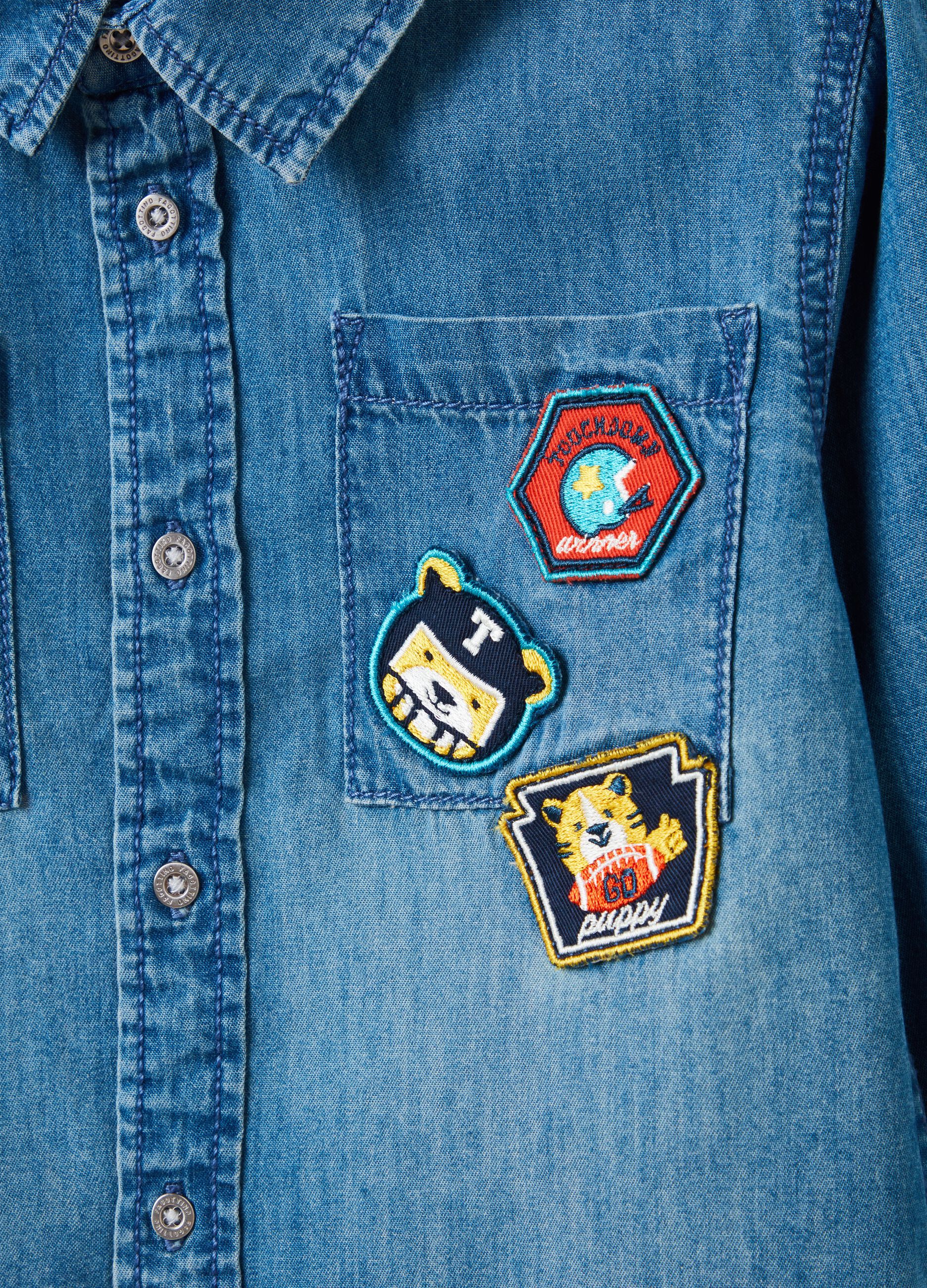 Camicia in denim con patch_2