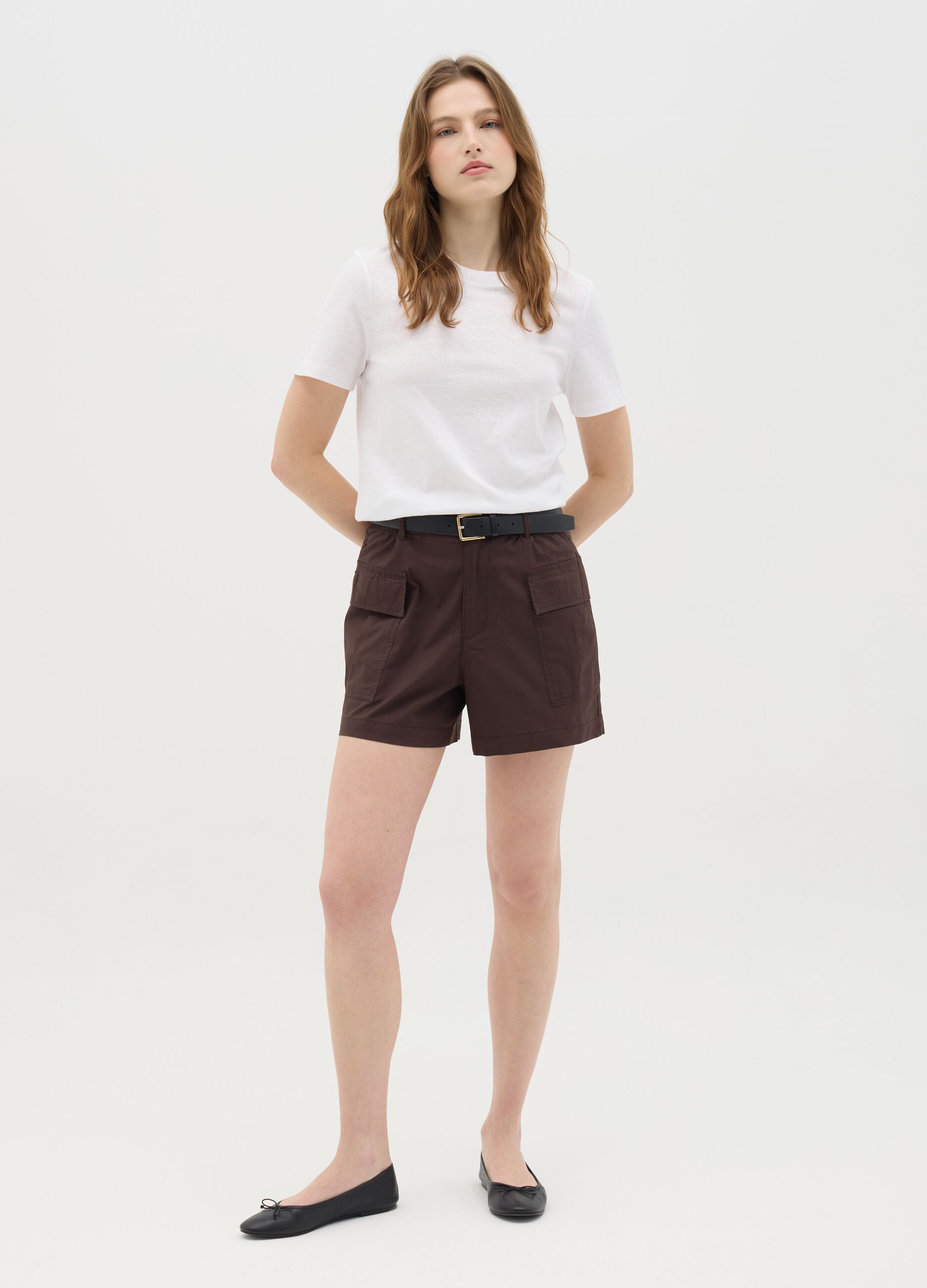 Short da donna in cotone elasticizzato marroni regular fit con tasche applicate