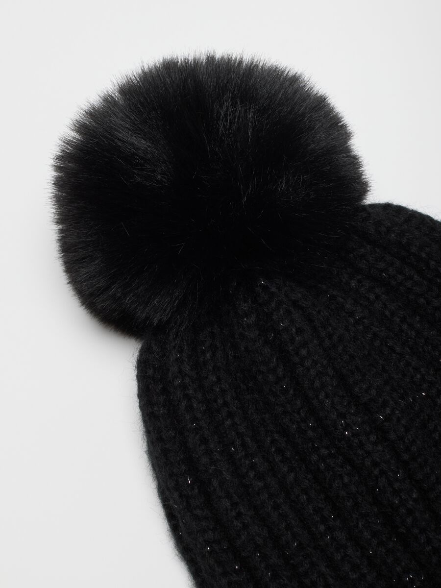 Berretto nero con pompon_1