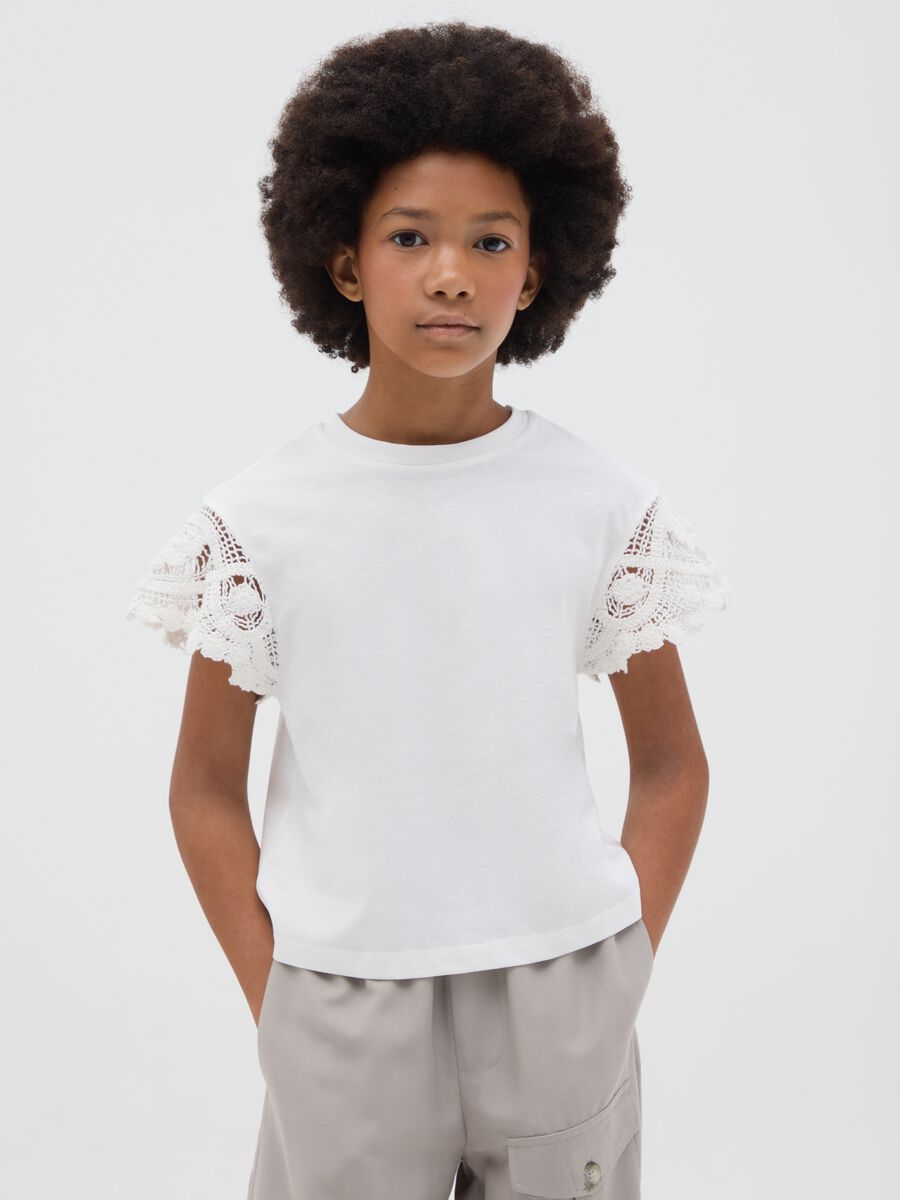 White regular fit pure cotton girls' T-shirt with lace sleeves_0