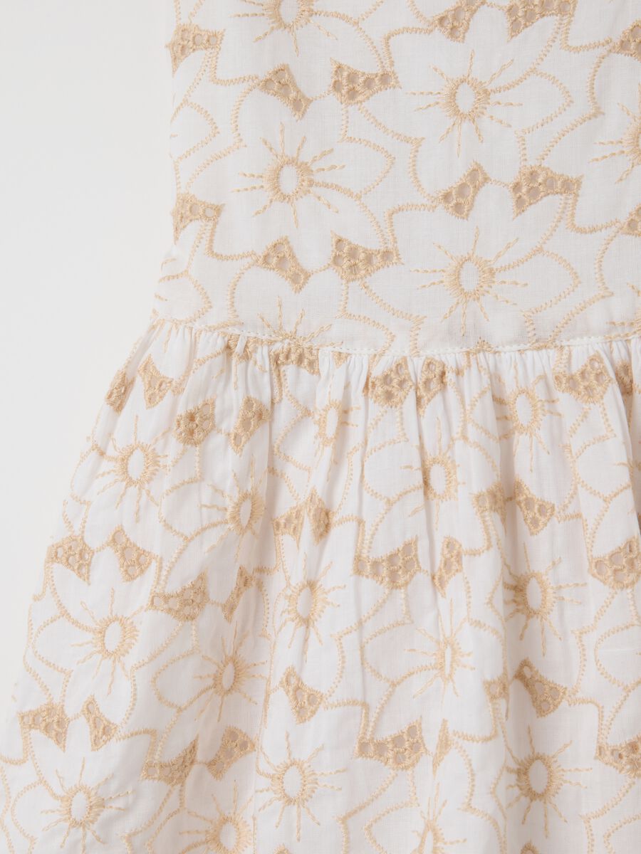 Sleeveless dress with white flower print in cotton_2