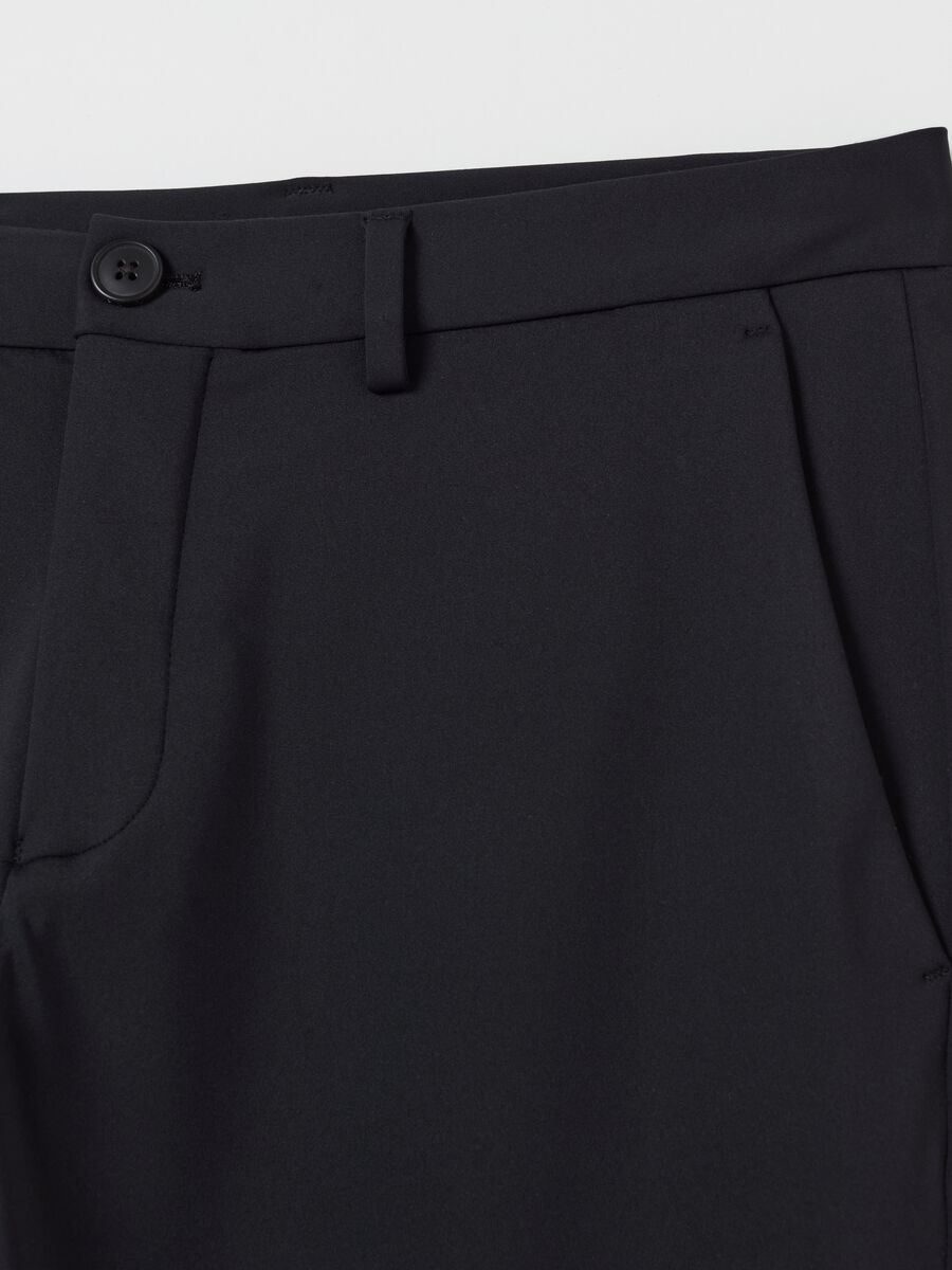 Tech chino trousers in technical fabric_5