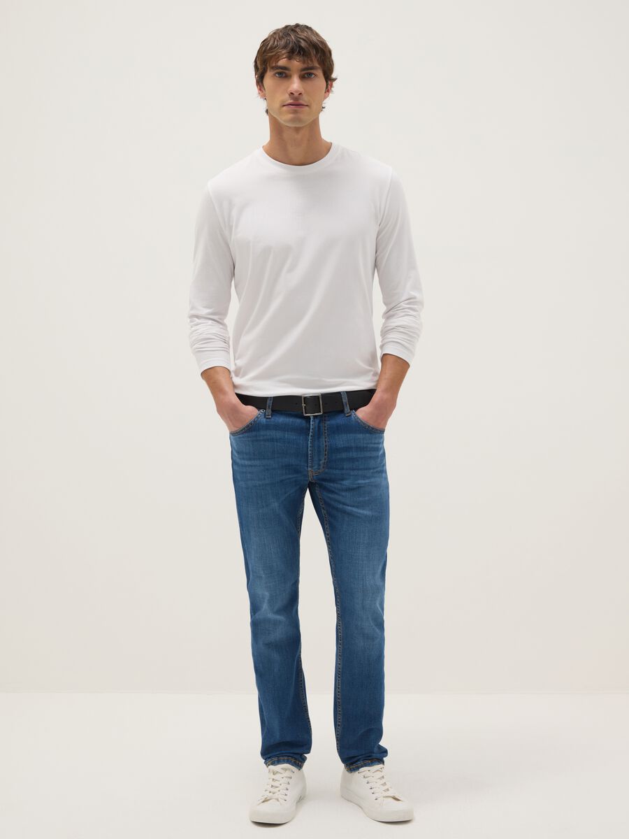 Jeans in cotone elasticizzato blu slim fit con cinque tasche_0