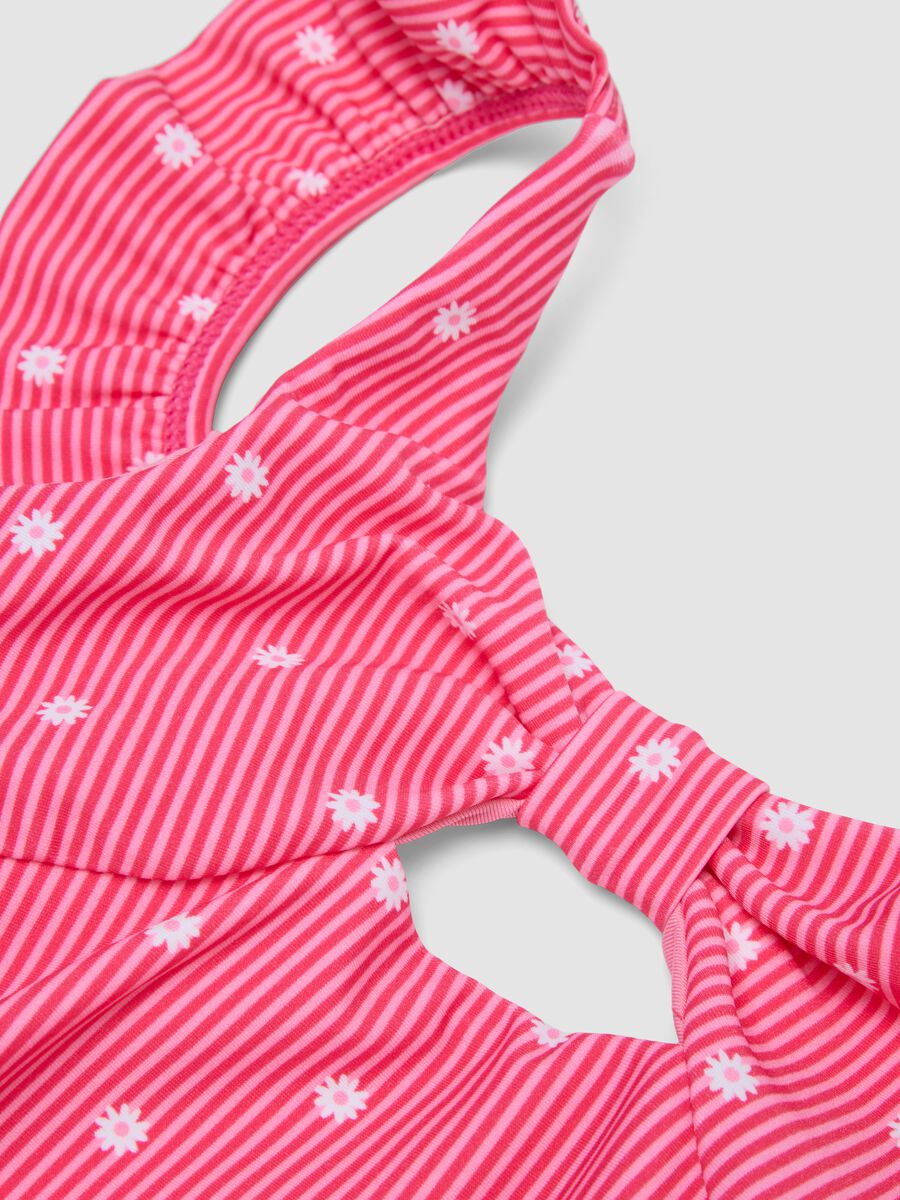 Costume intero rosa in tessuto elasticizzato a righe con volant_2
