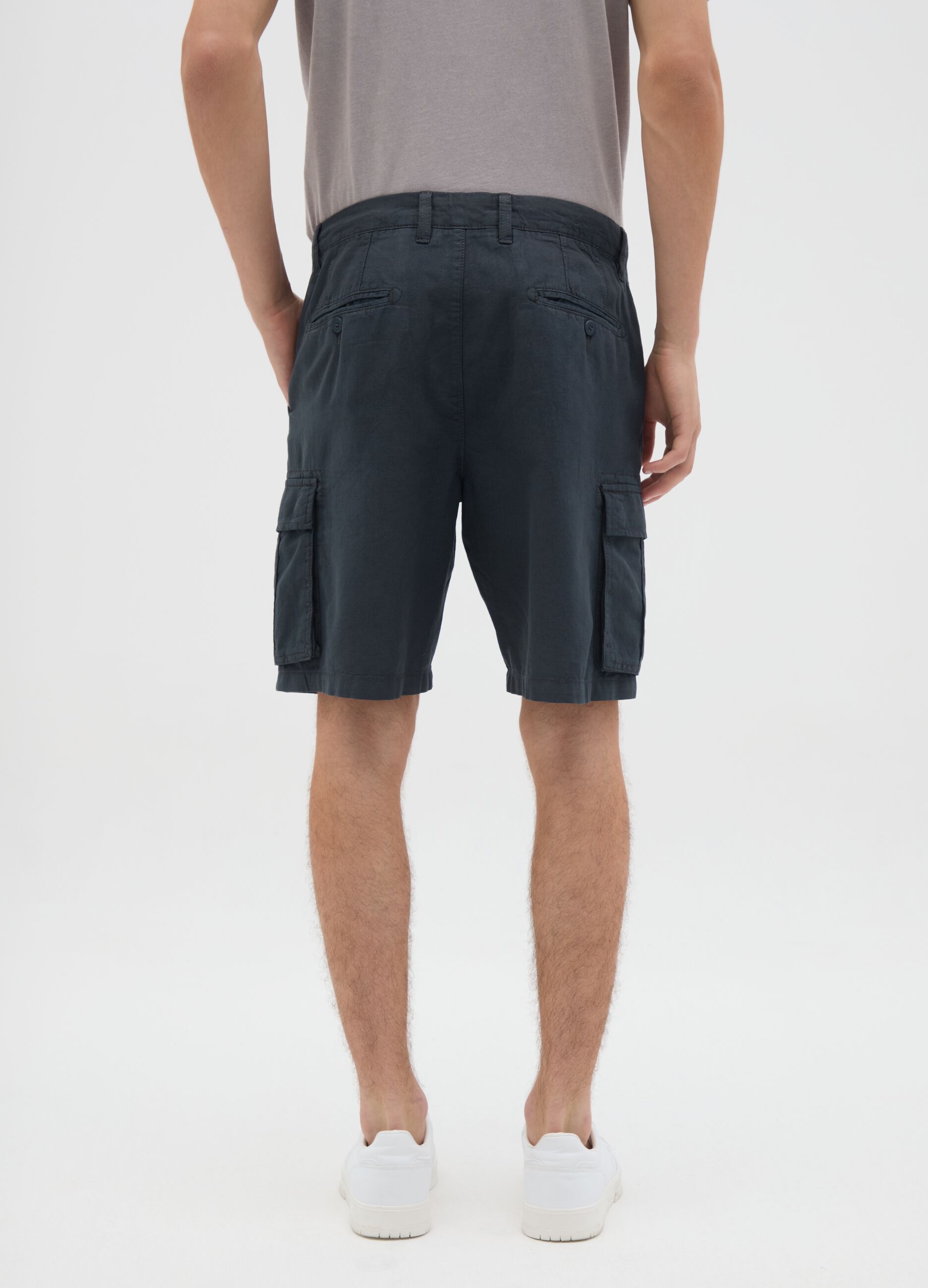 Bermuda cargo da uomo in misto lino nero regular fit