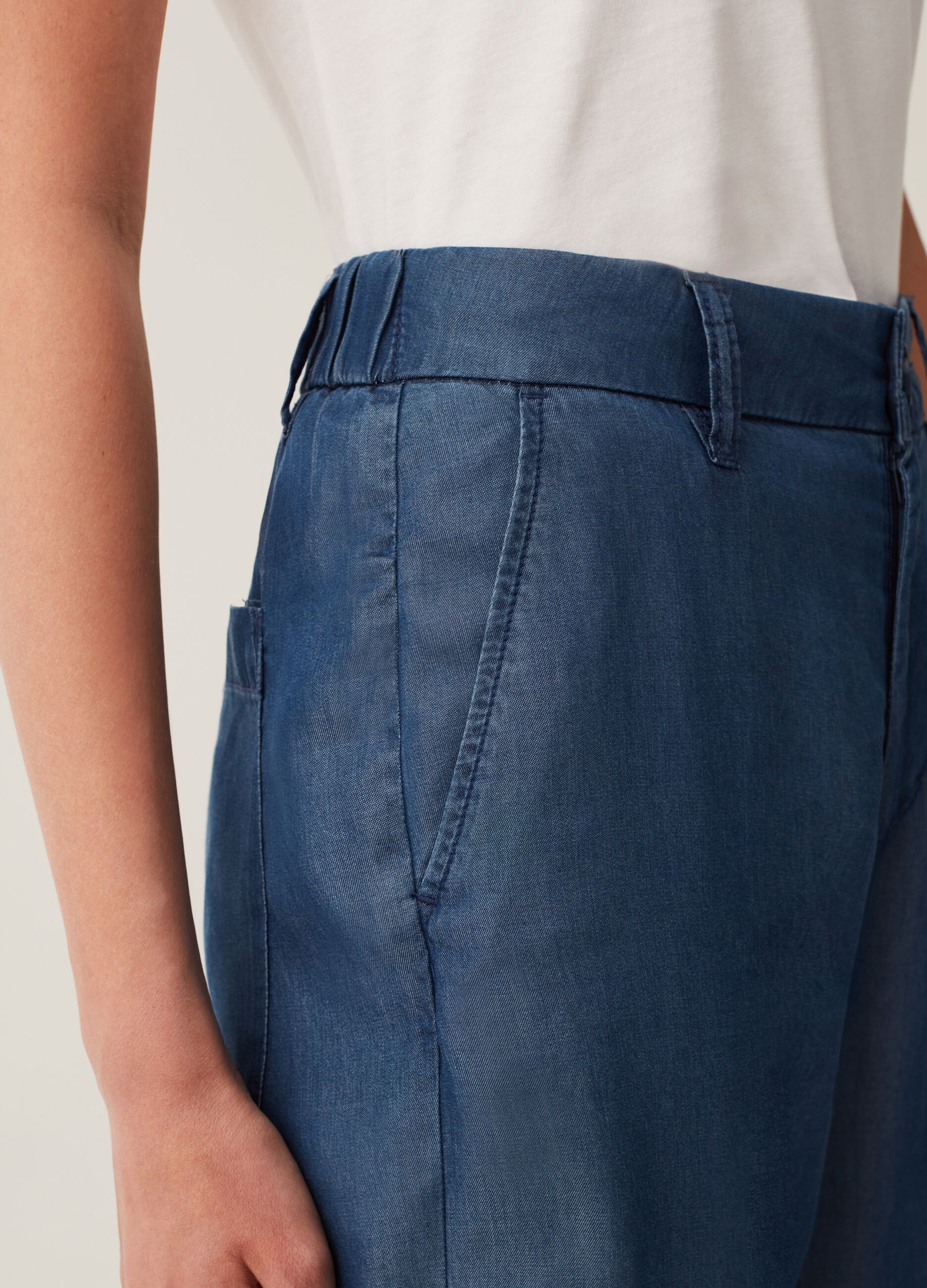 Jeans straight fit in tessuto fluido_3