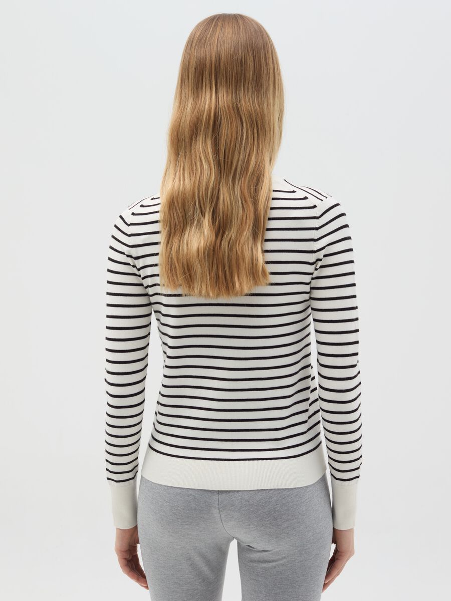 Cardigan with striped pattern_3
