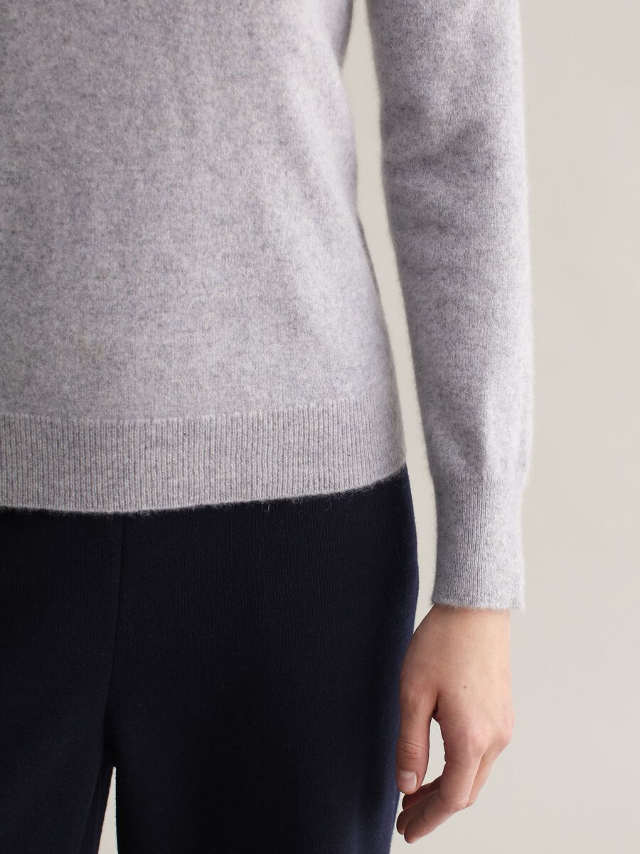Cashmere pullover with high neck_2