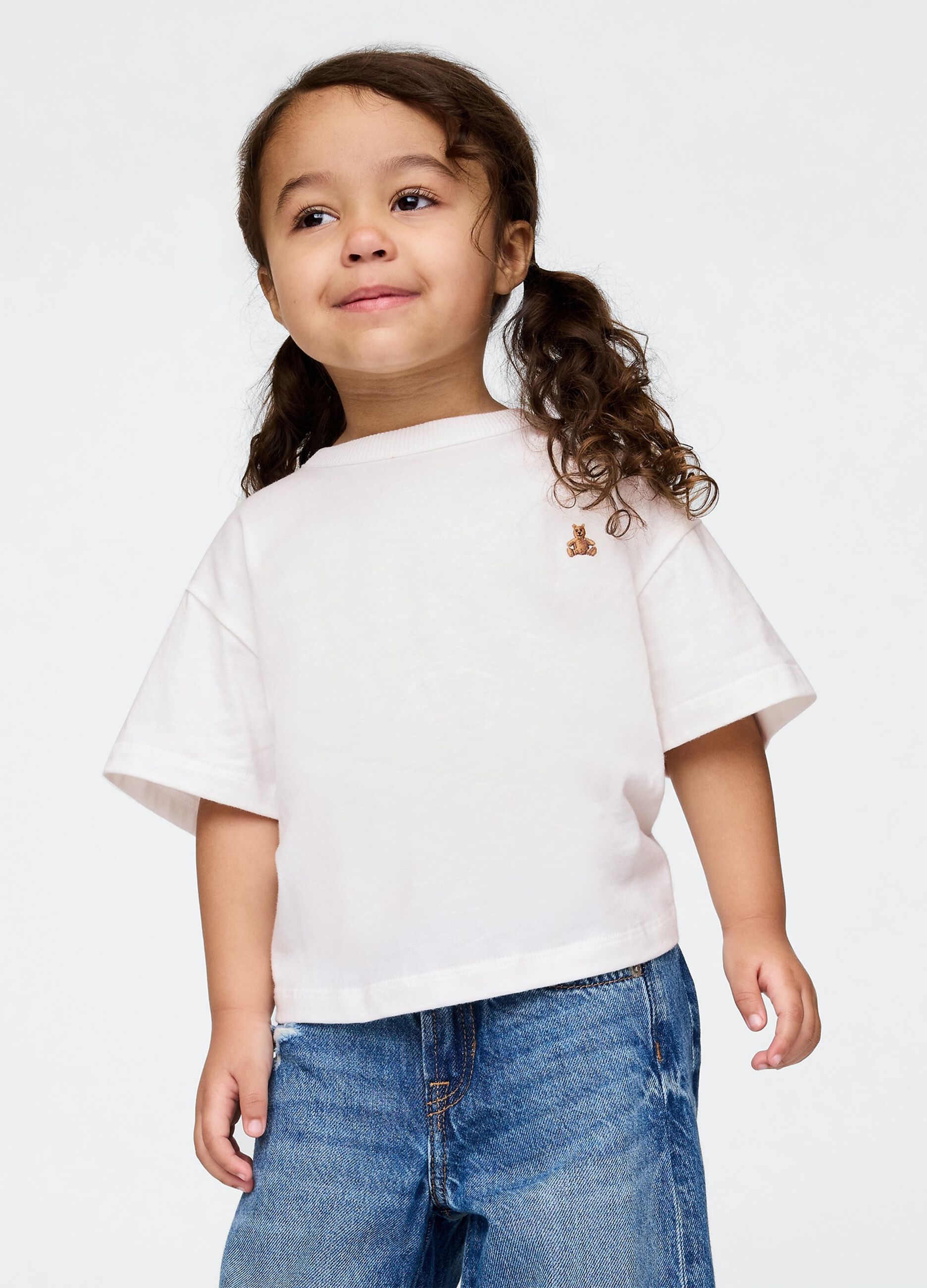 Girls' white T-shirt with embroidery