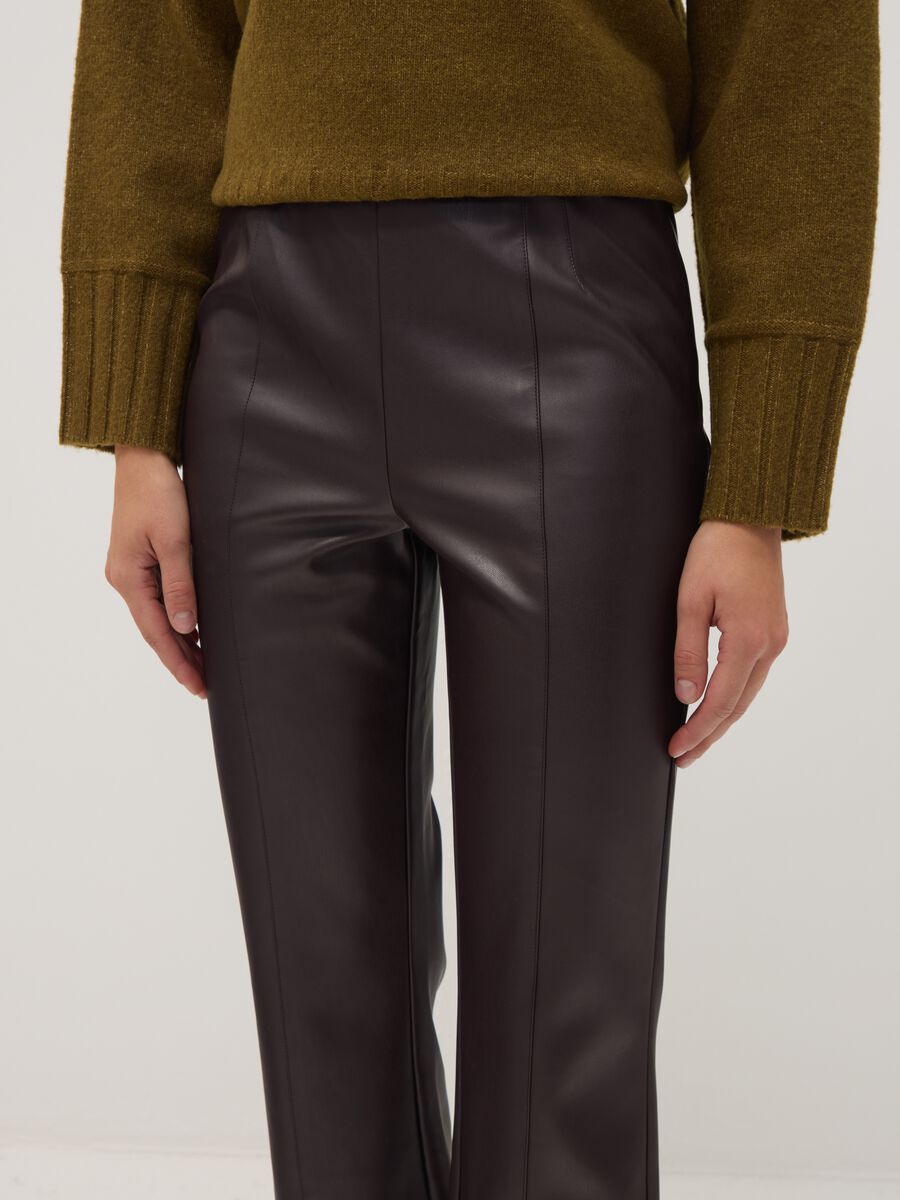 Leggings marroni flare con vita regular ed elastico_2