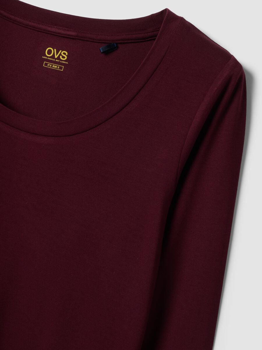T-shirt viola in viscosa elasticizzata con girocollo slim fit_1