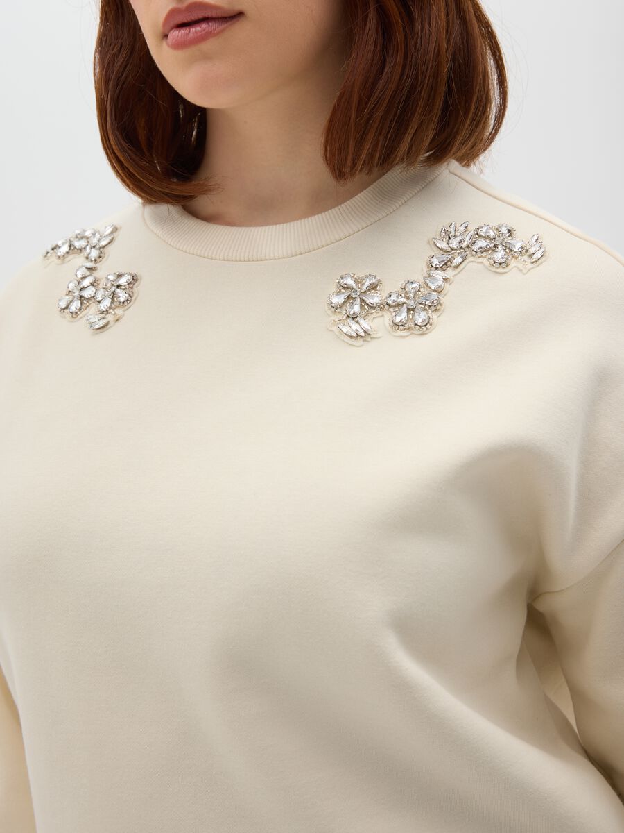 Felpa beige in misto cotone regular fit con strass_3