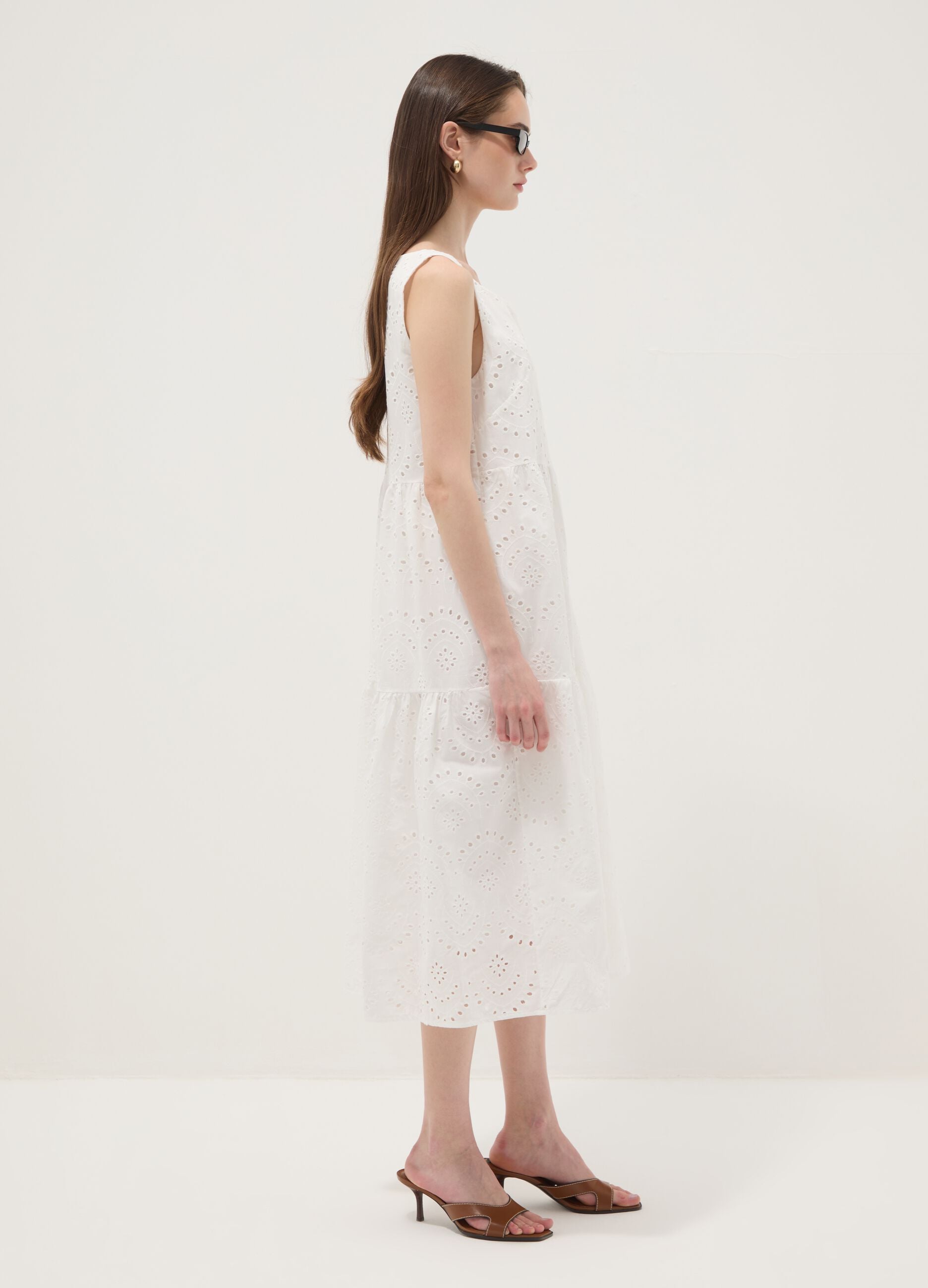 White sleeveless pure cotton broderie dress, regular fit