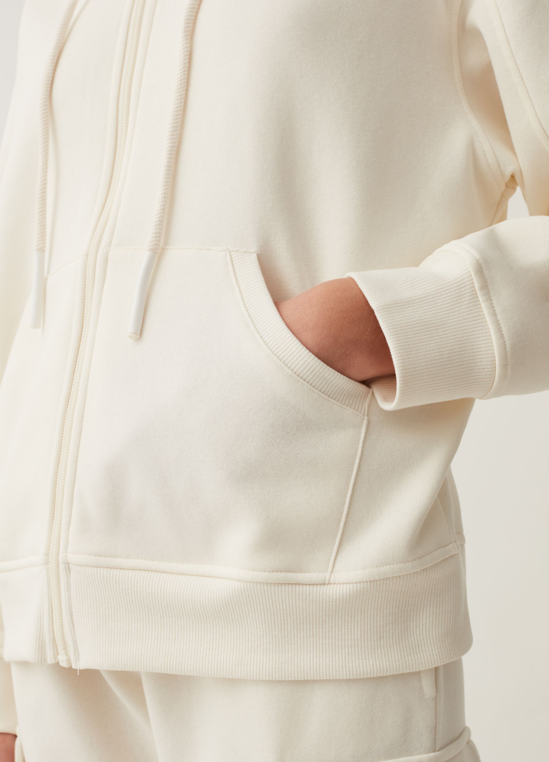 Full-zip in felpa con cappuccio_3