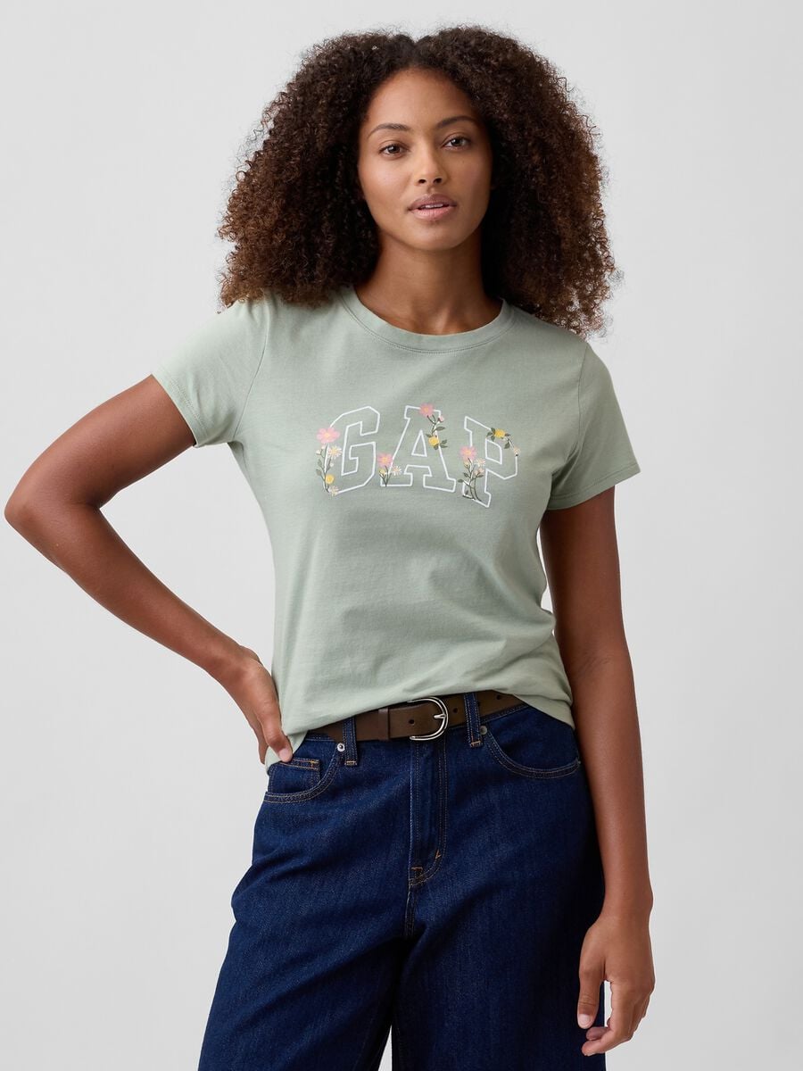 T-shirt verde salvia in puro cotone con logo GAP floreale_0