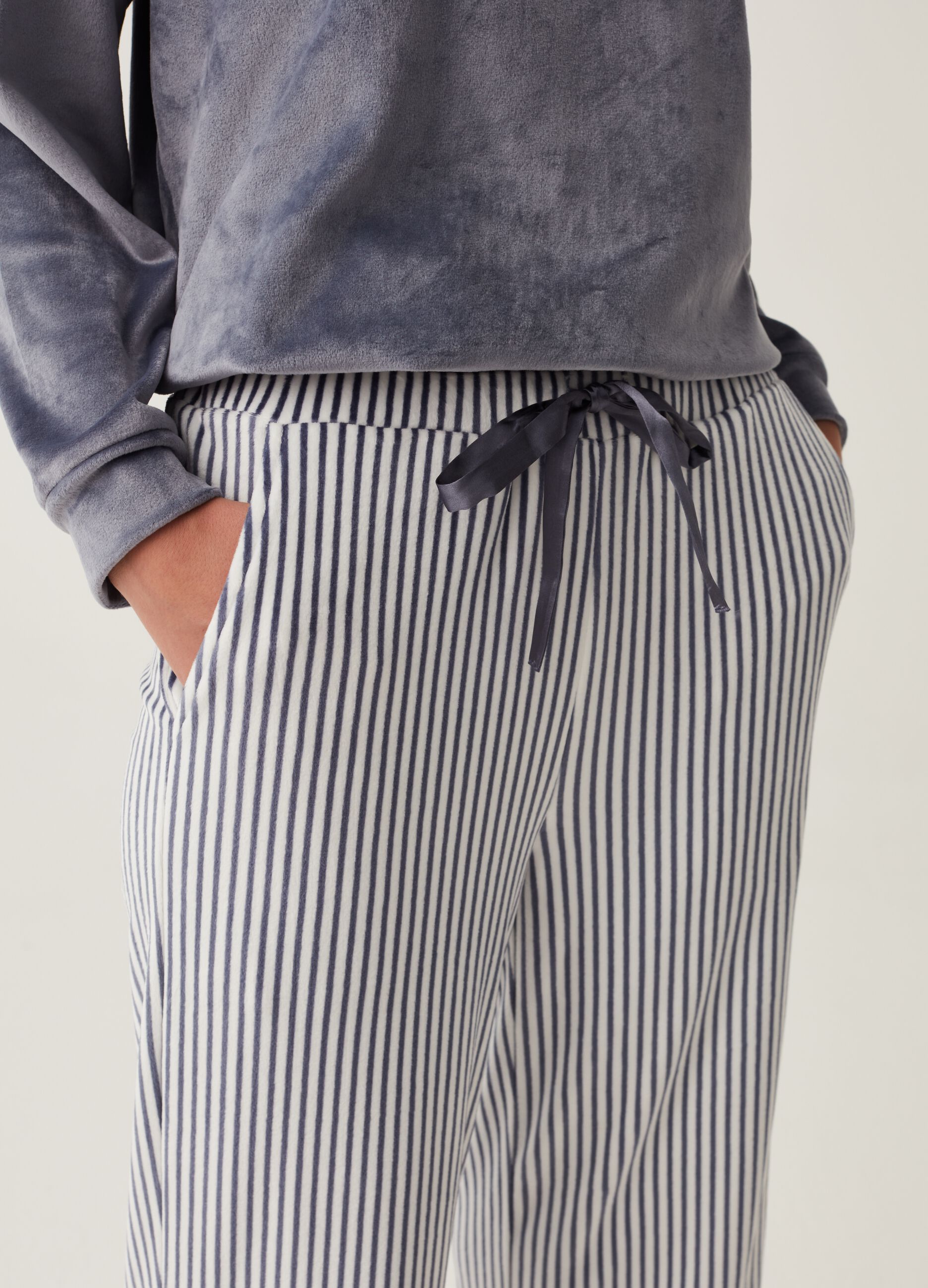 Pantalone pigiama a righe con tasche_3