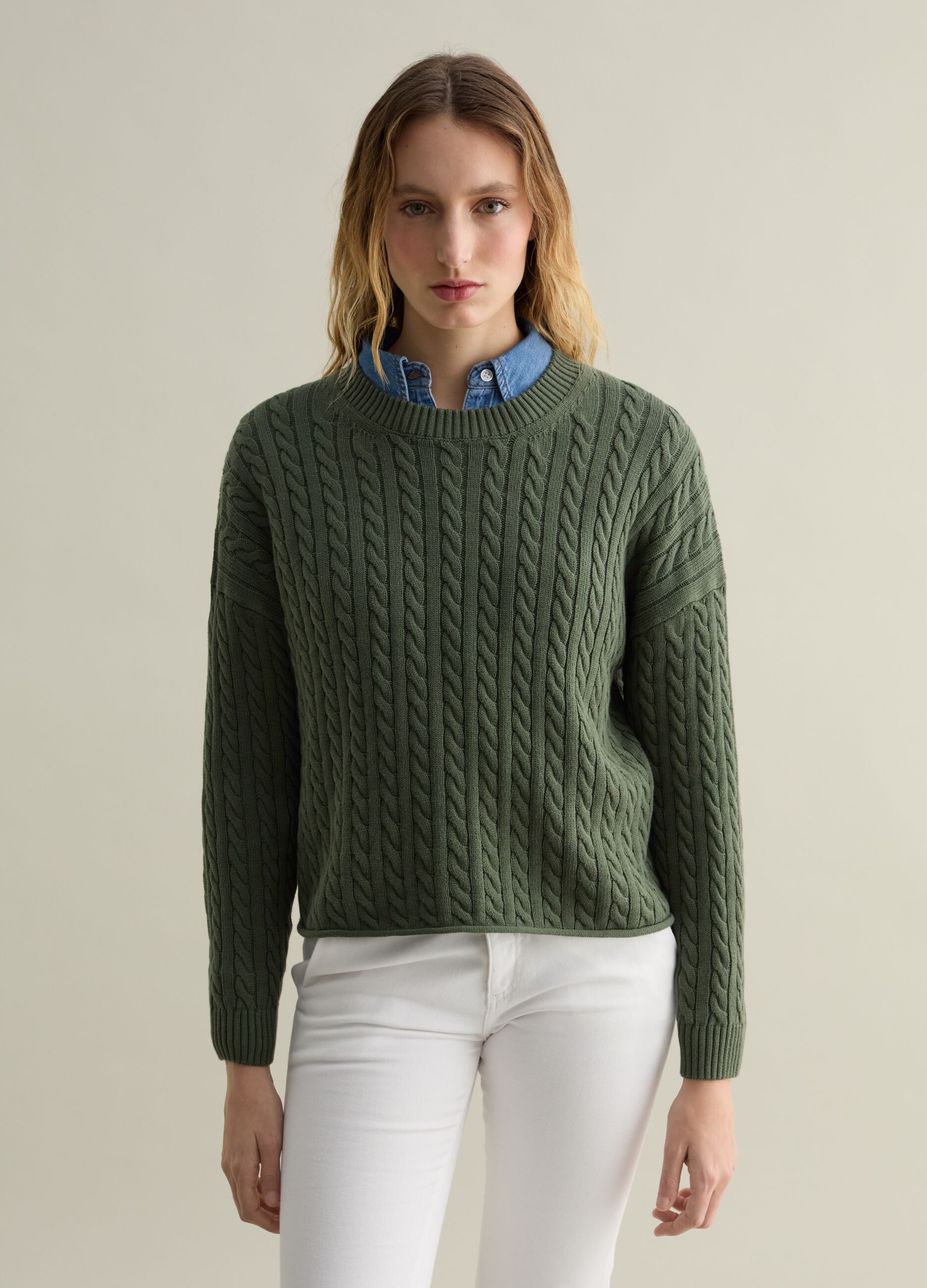 Ribbed pullover with cable-knit design
