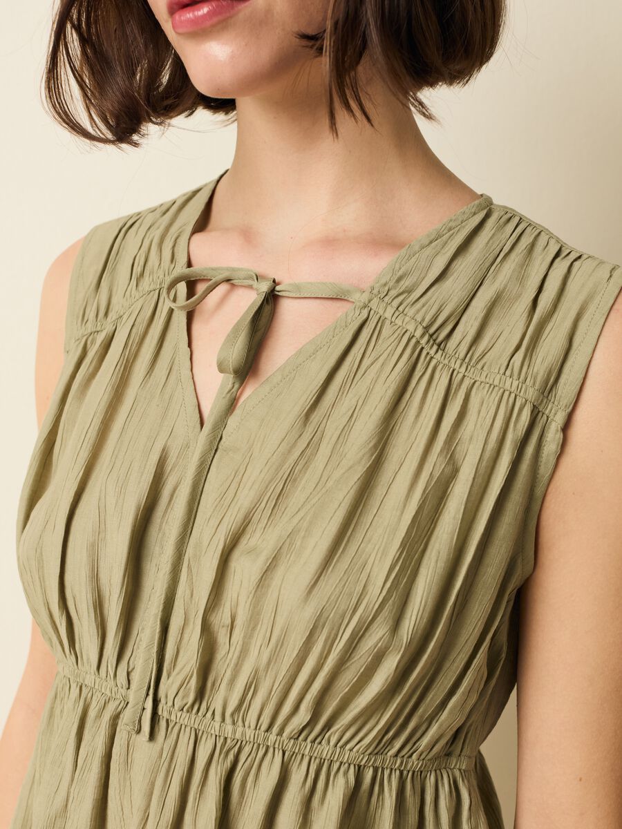 Blouse with V neck and laces_2