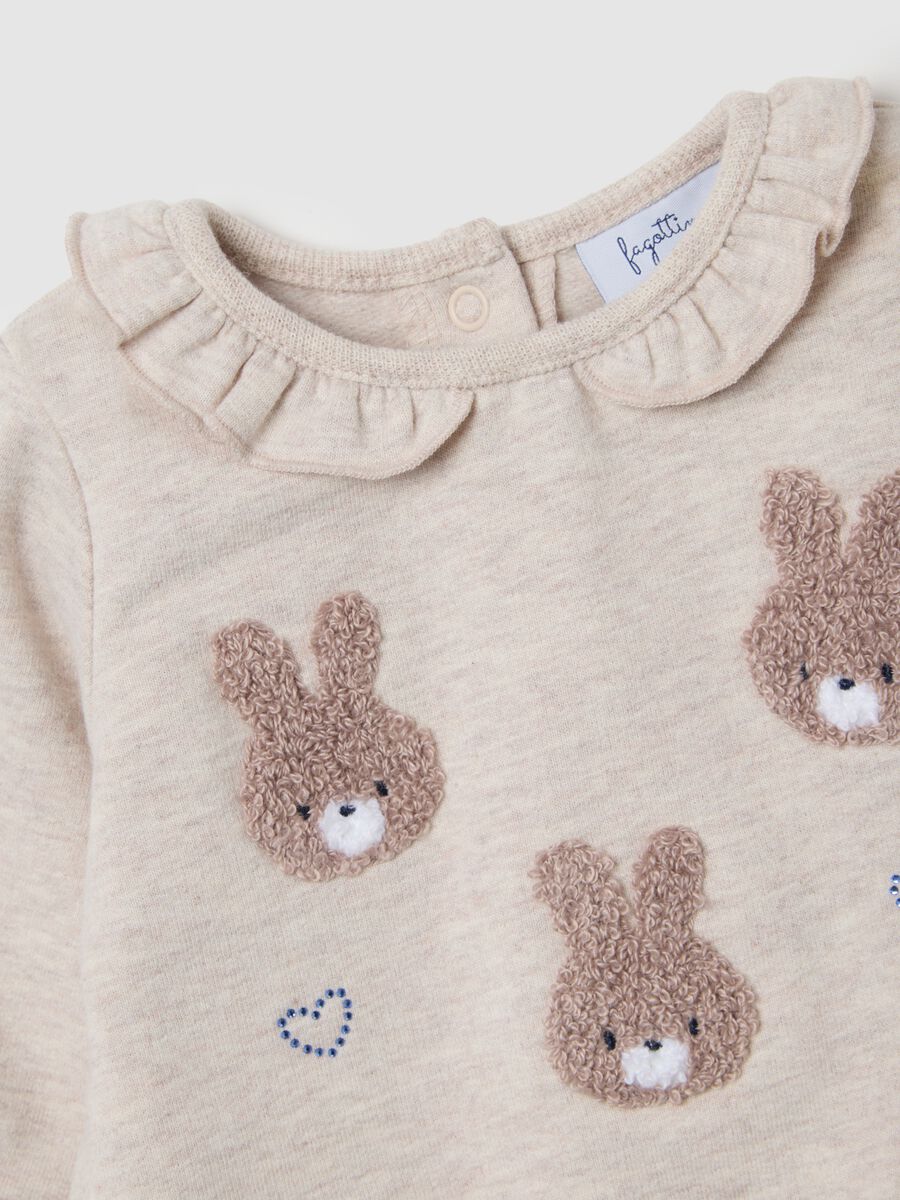 Set pullover pantalone multicolor da neonata con volant e decori_2