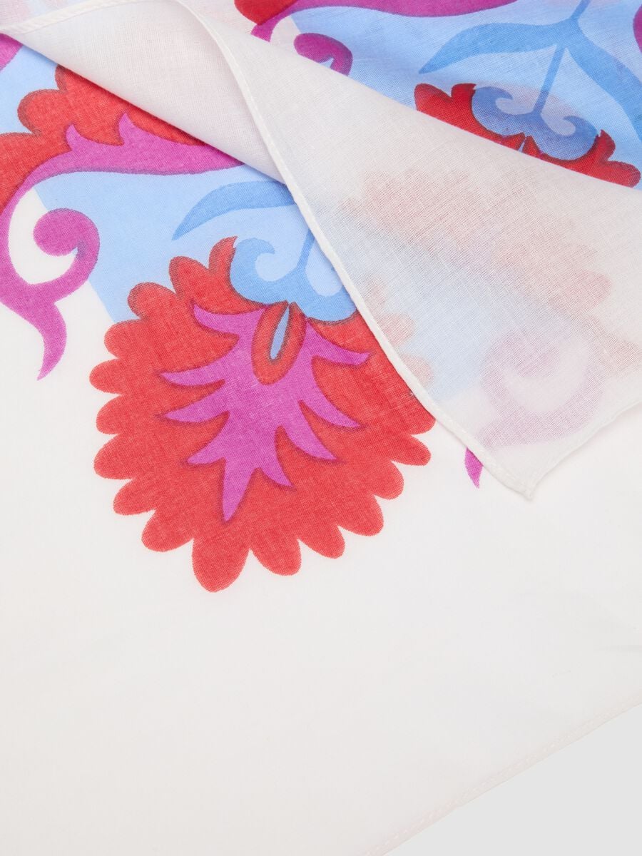 Sciarpa azzurra in puro cotone con stampa floreale_2