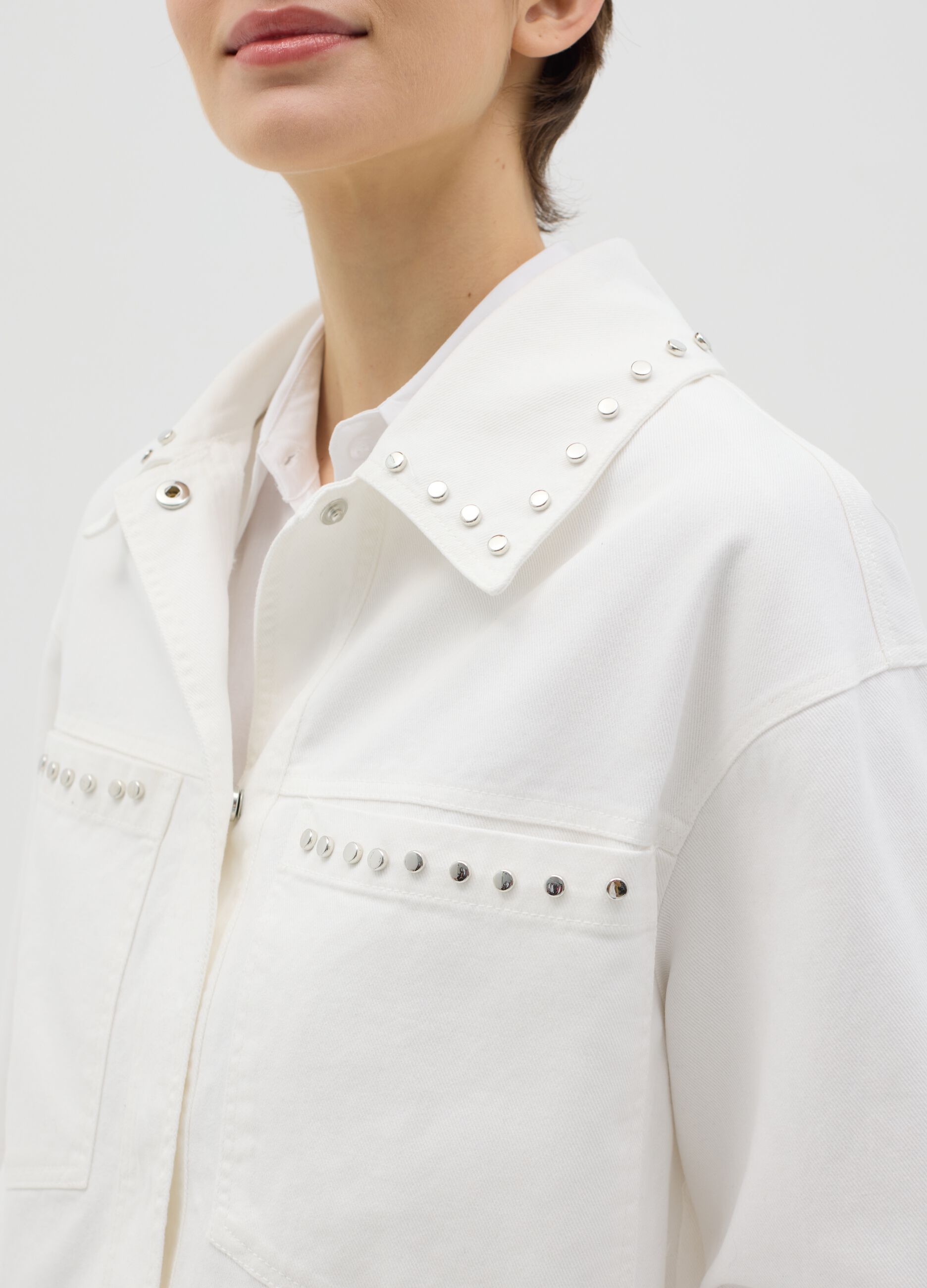 White jacket in cotton with studs