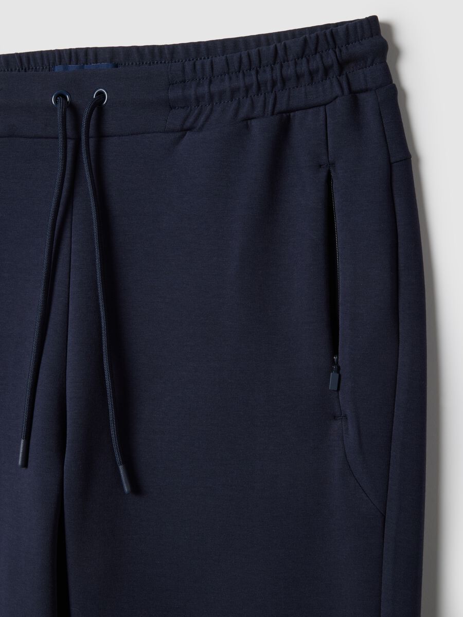 Pantaloni jogger in misto cotone elasticizzato blu regular fit_5