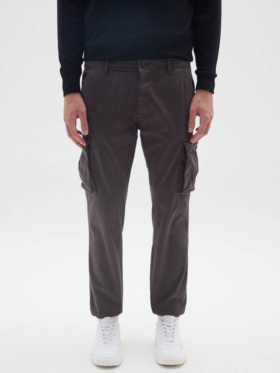 Pantaloni cargo in misto cotone elasticizzato grigi slim fit_1