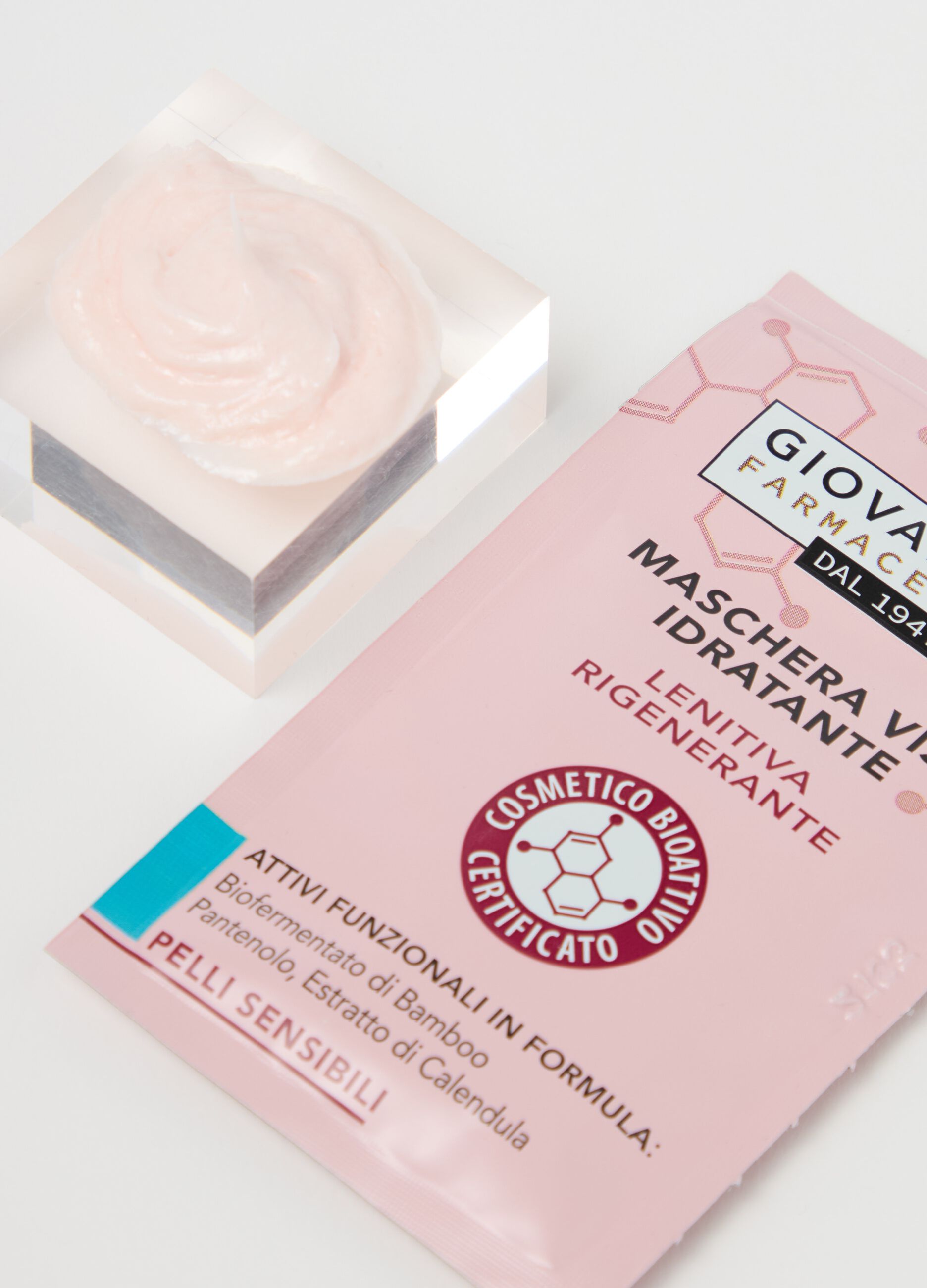 Moisturising face mask