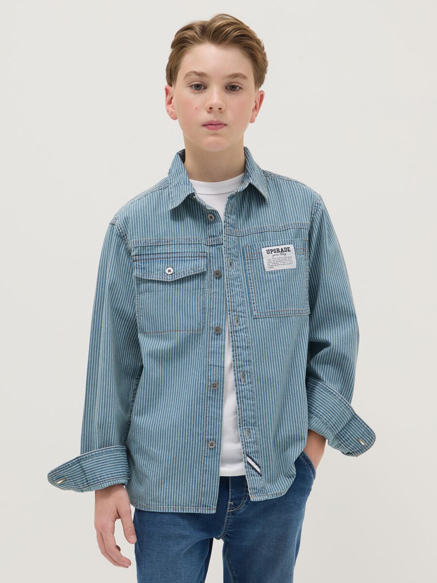 Camicia in puro cotone azzurra vestibilit&agrave; over per ragazzi_0