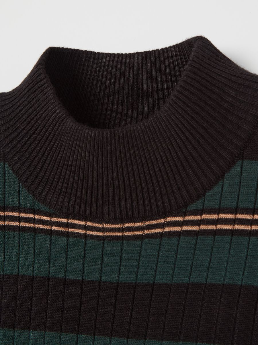 Flat ribbed top with striped pattern_5