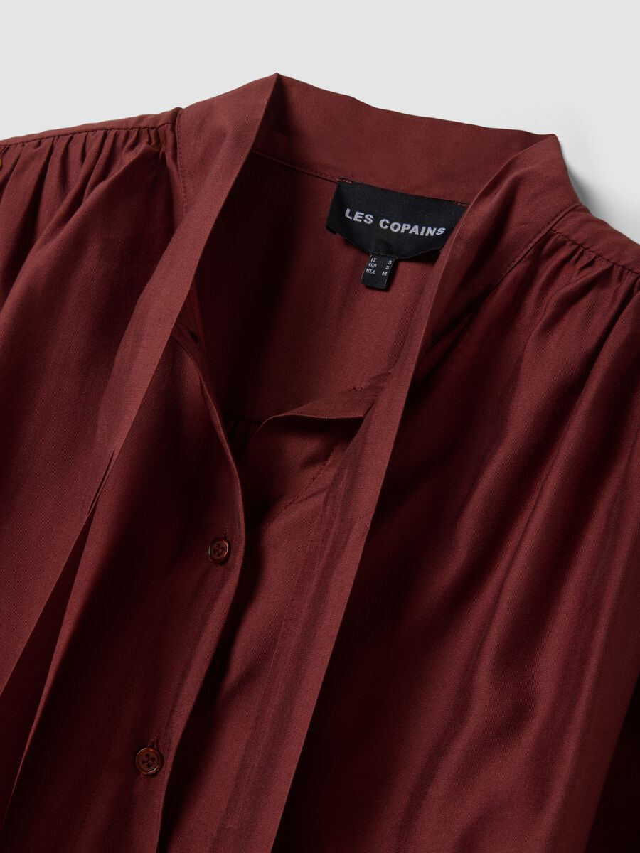 Camicia rossa in misto viscosa con fiocco al collo_5