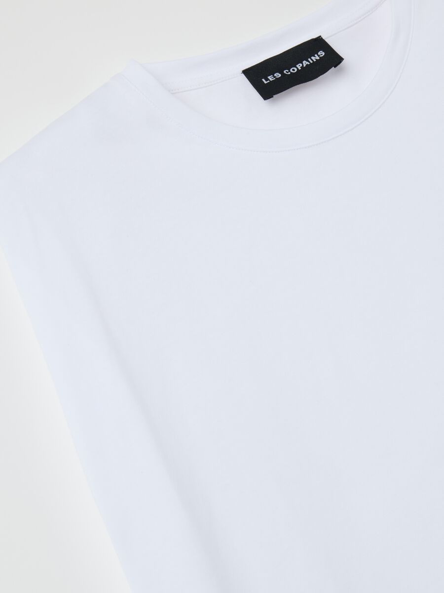 White sleeveless boxy-fit T-shirt with spaghetti straps_5
