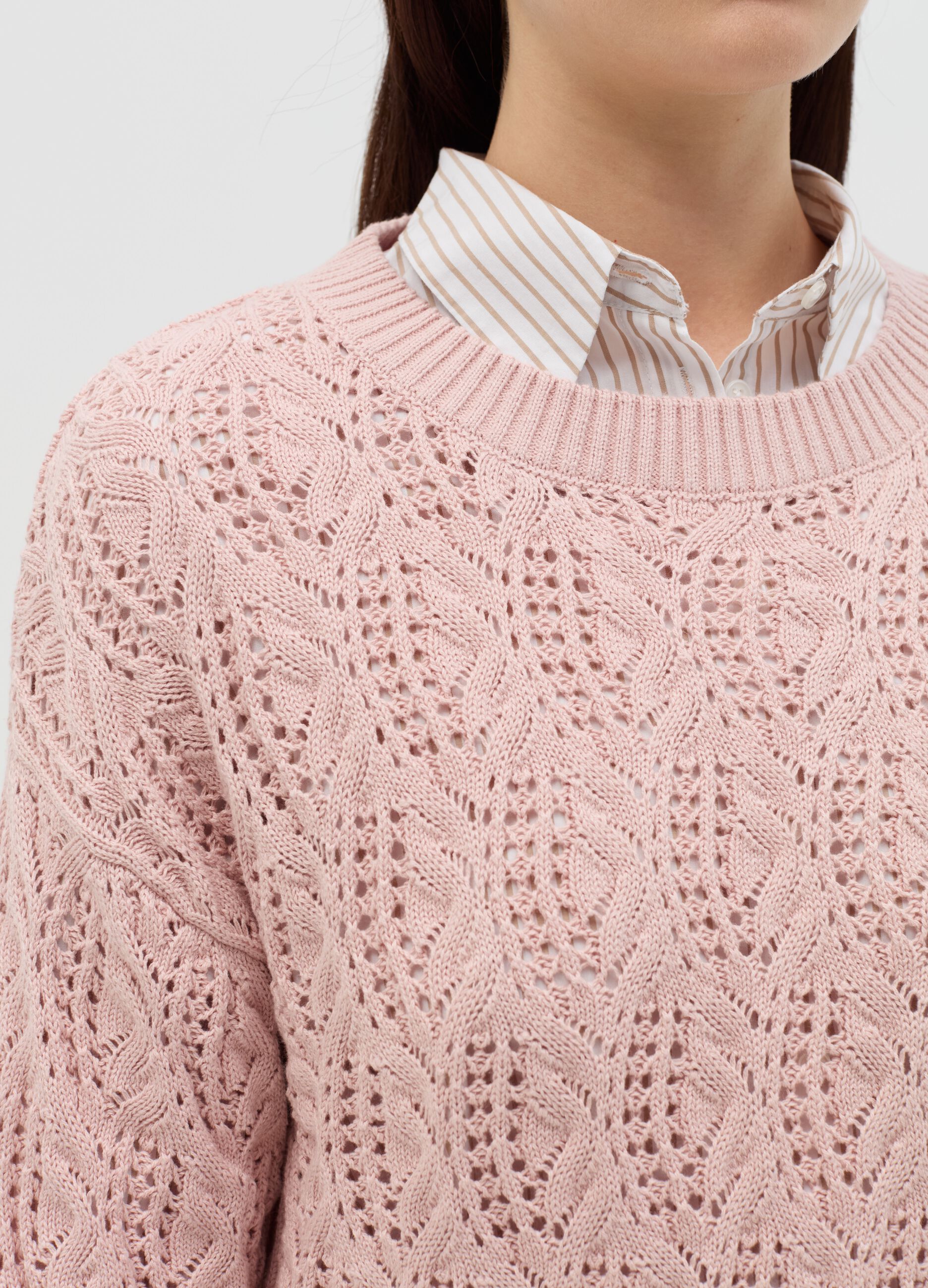 Crochet pullover with round neck