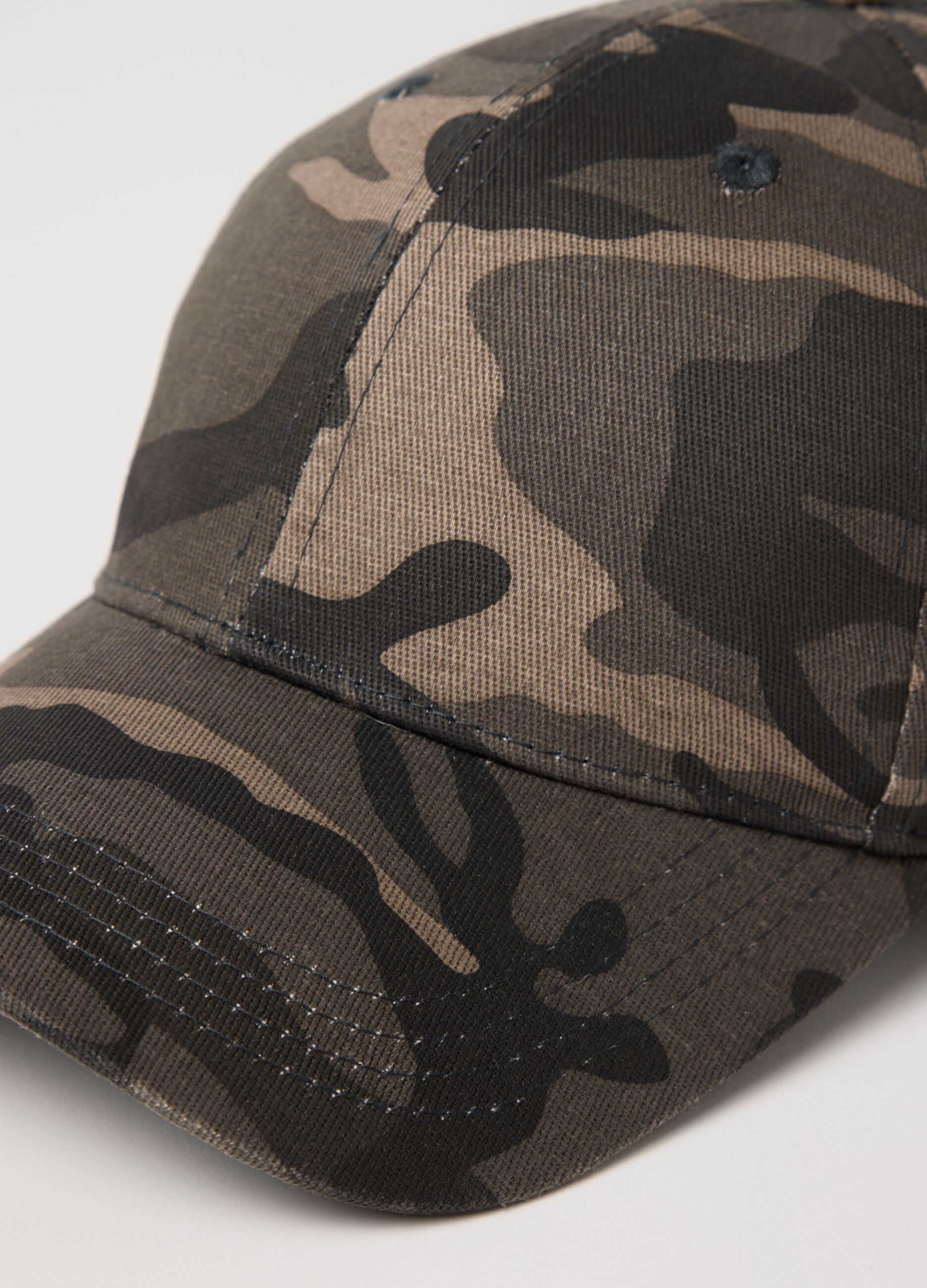 Green baseball cap with camouflage pattern