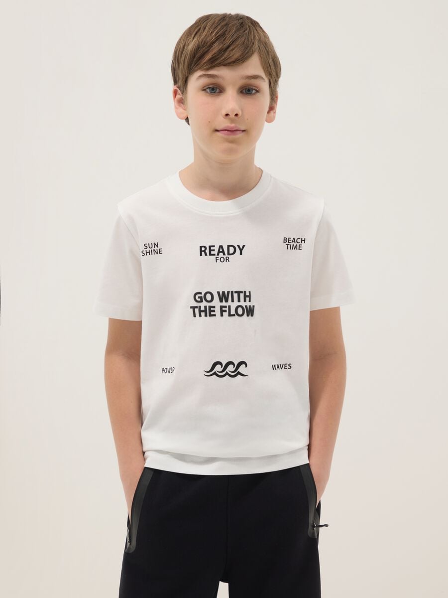 T-shirt bianca in puro cotone regular fit da ragazzo con stampe_0