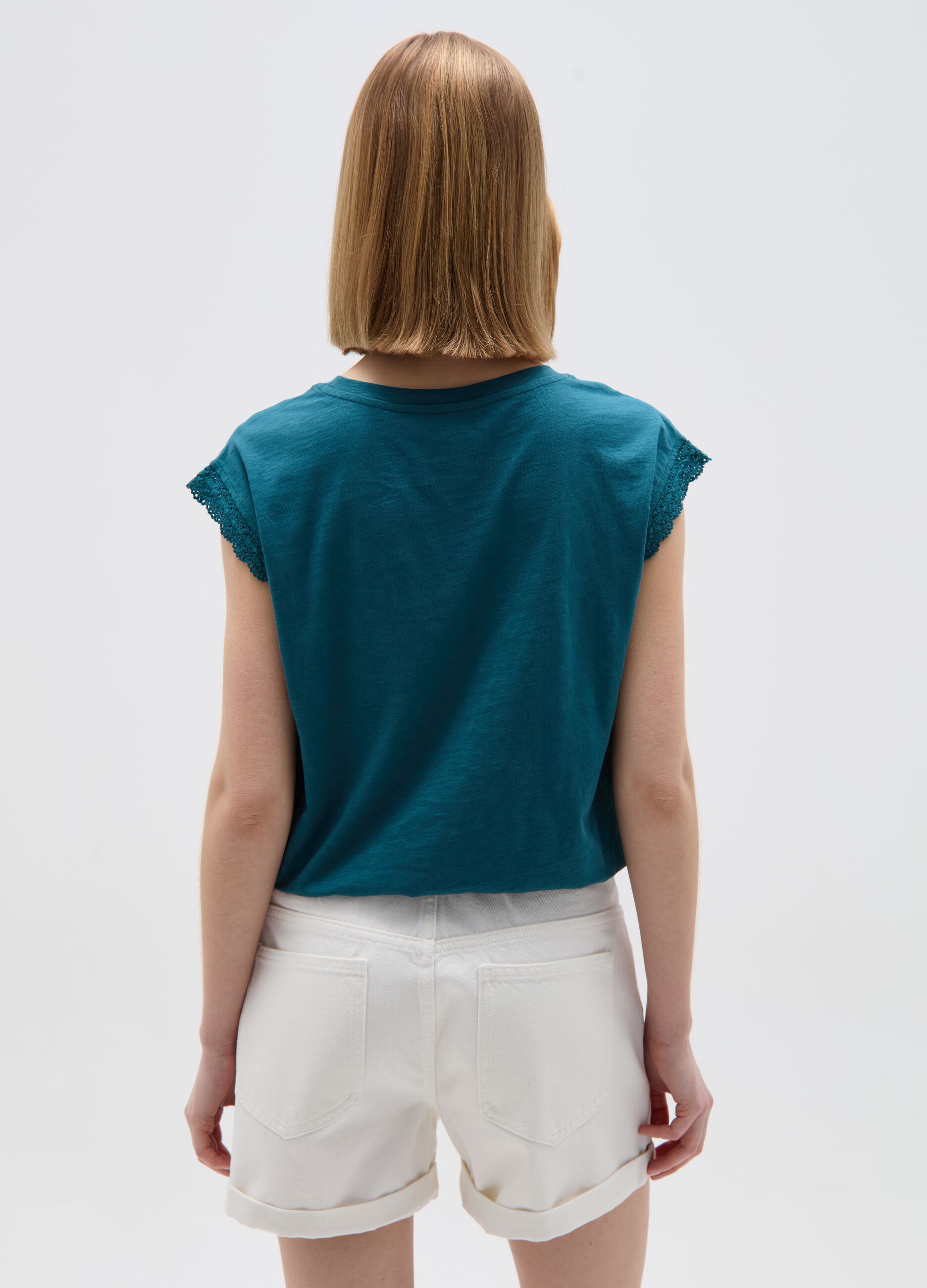 T-shirt with kimono sleeves and crochet insert