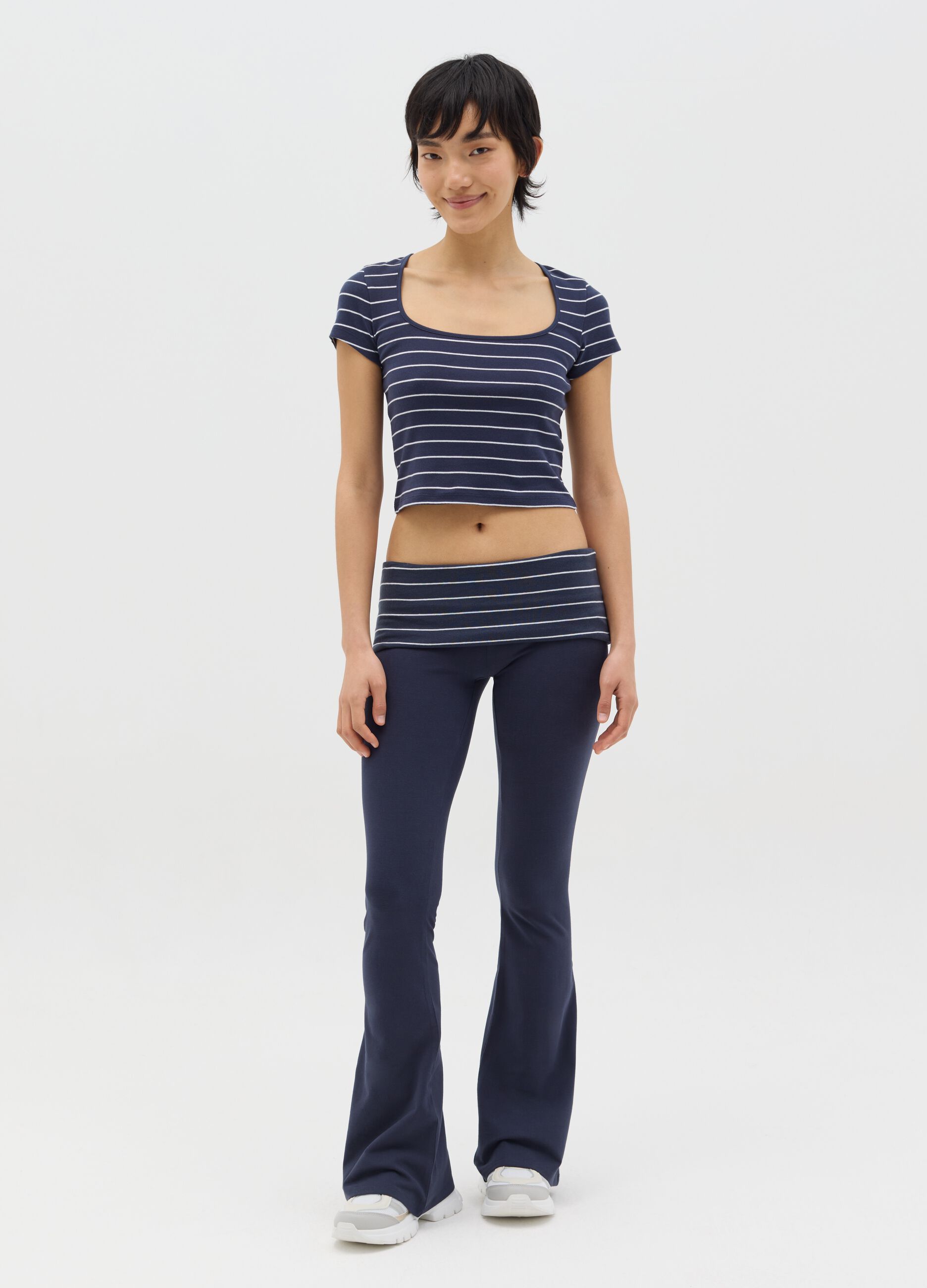 Fitted T-shirt with white and blue stripes in cotton