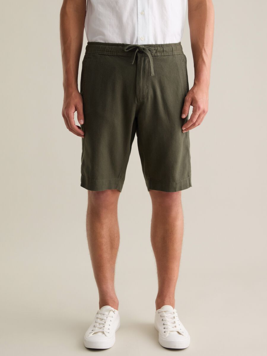 Men's green cotton blend regular fit shorts_1