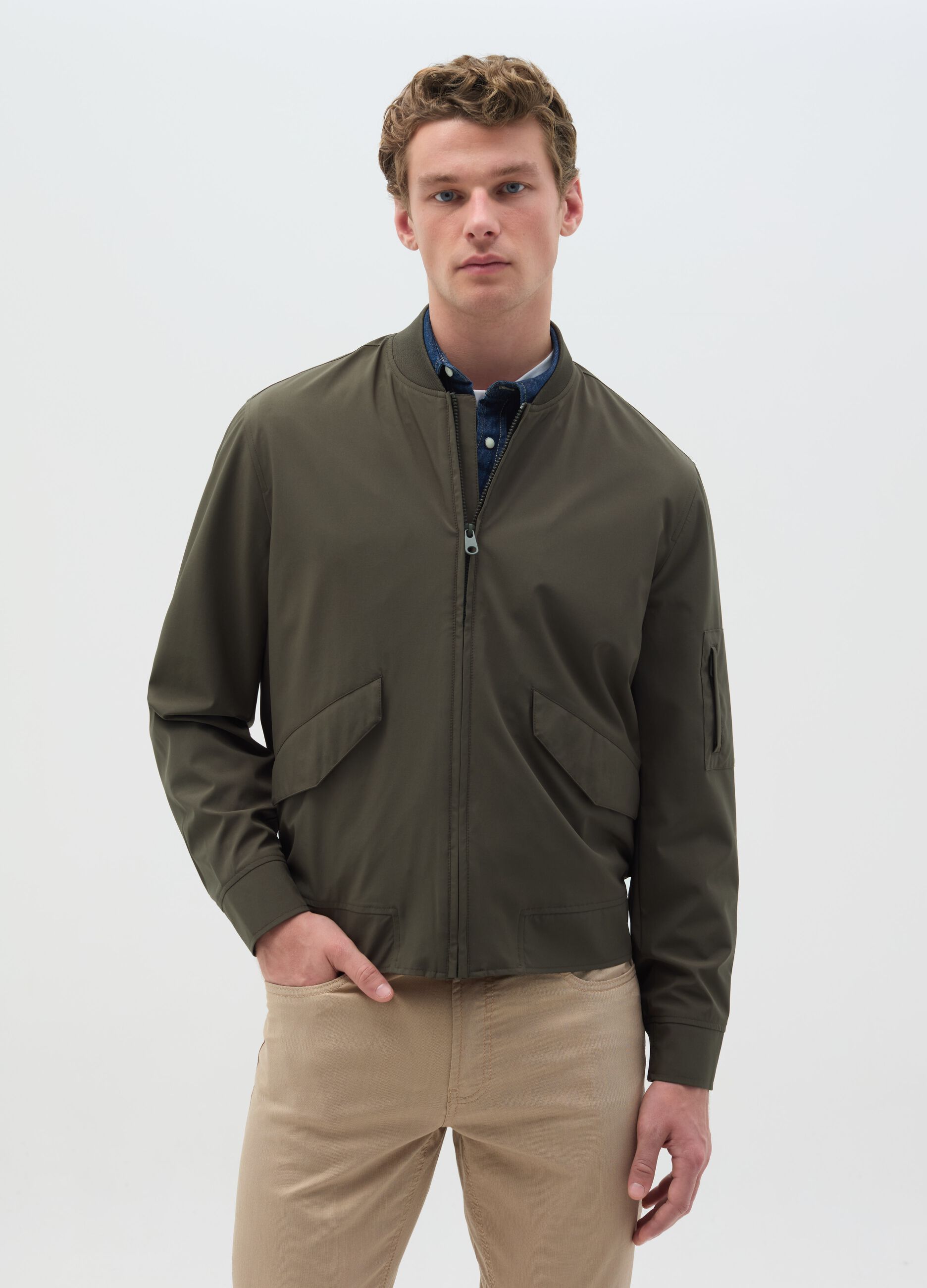 Lightweight full-zip bomber jacket